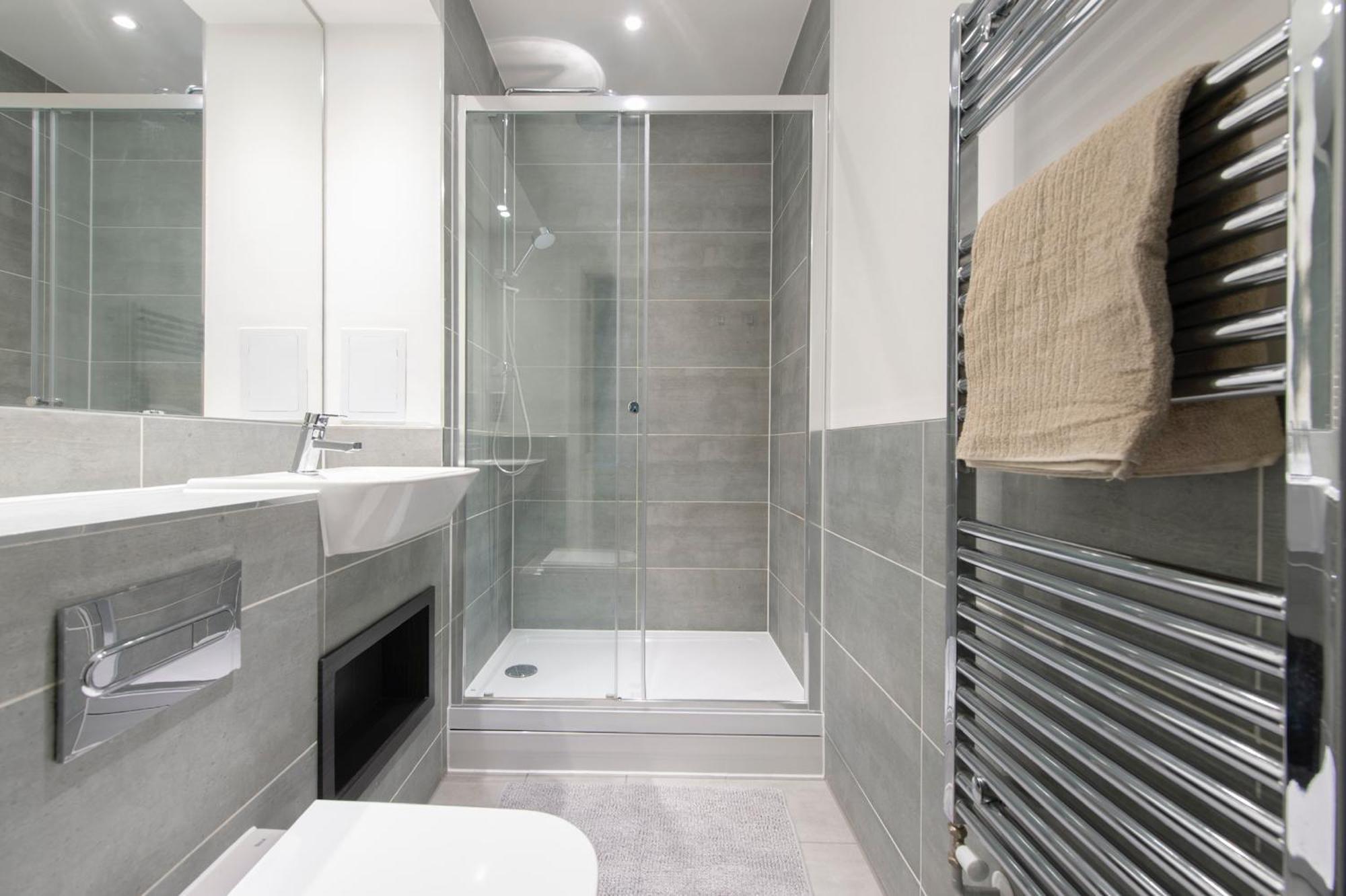 Stunning Luxury 2 Bedroom Appartement *
