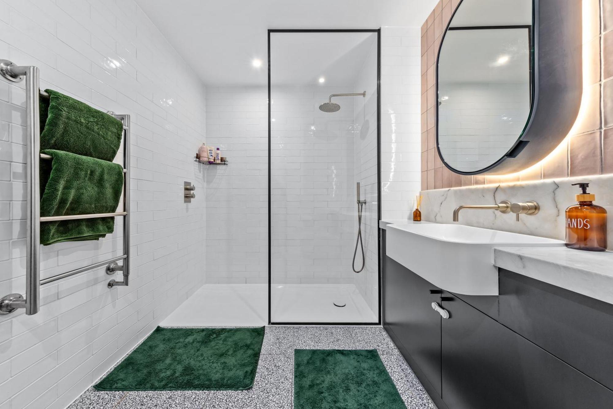 Central Stay-fabulous Ultra-central Luxury Designer Two Bedroom-pool-gym-full Ac Londen