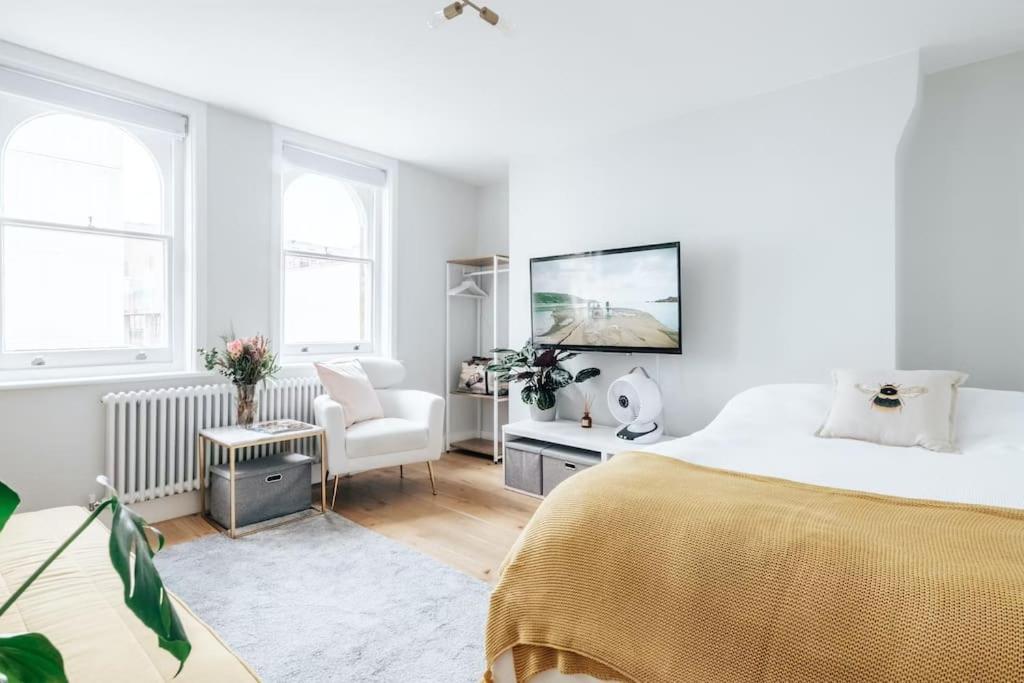 Hello, Fitzrovia! *
