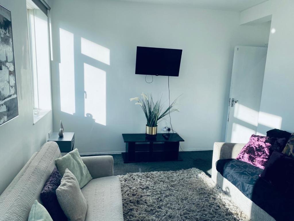 Apartment Four Bedroom Flat In Foresthill London