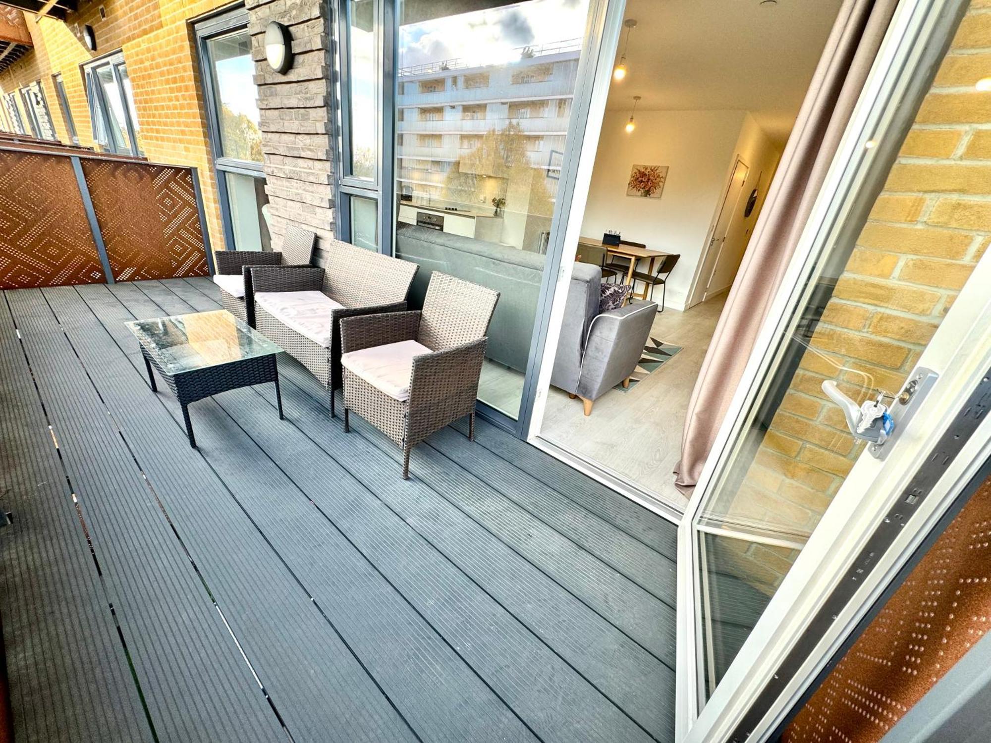 3bedroom, 2bathroom, Balcony,luxury Flat Westfield * Londres