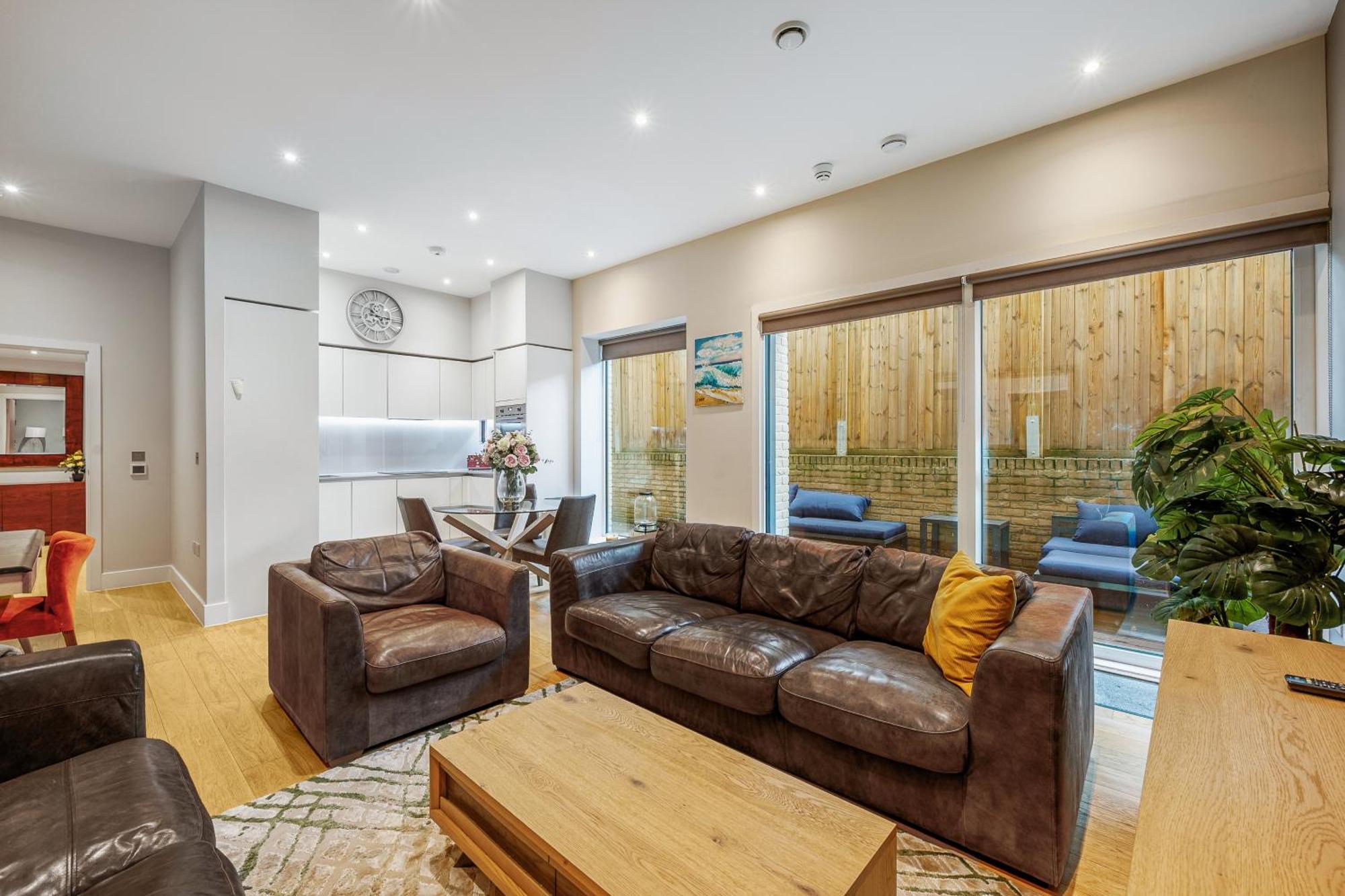 Large Modern One Bedroom Londres