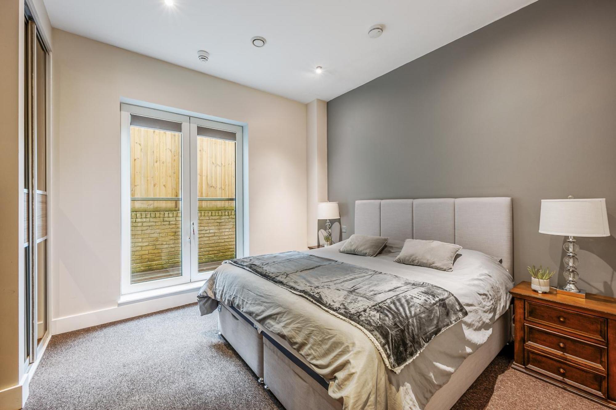 Large Modern One Bedroom Apartamento