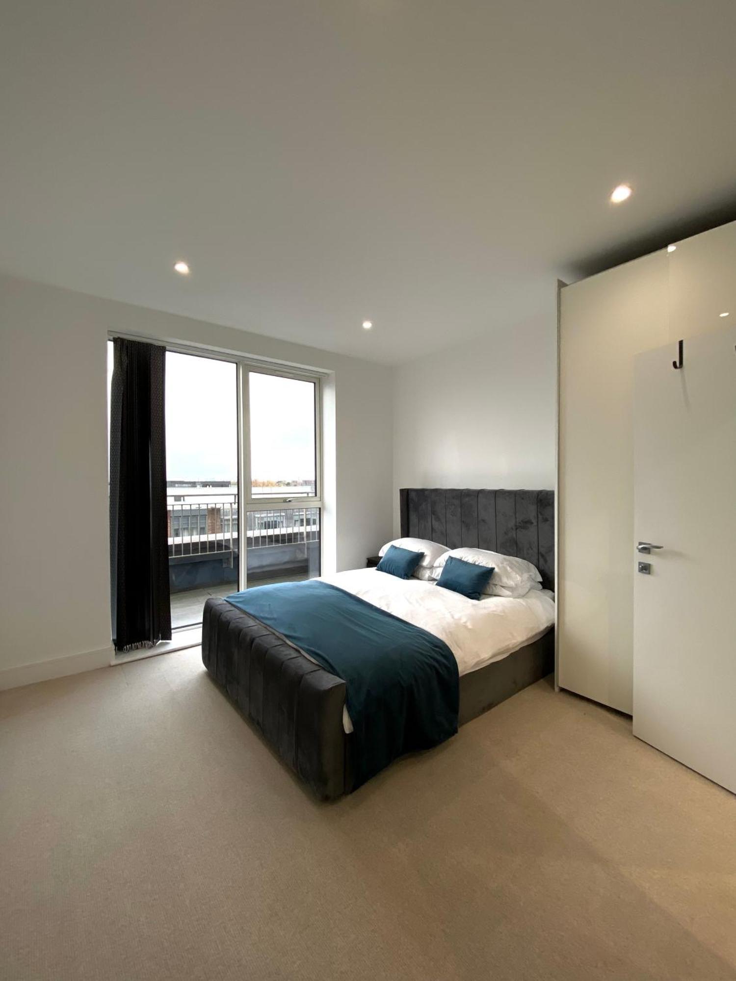 Spacious 2 Bedroom Penthouse Retreat Apartamento *