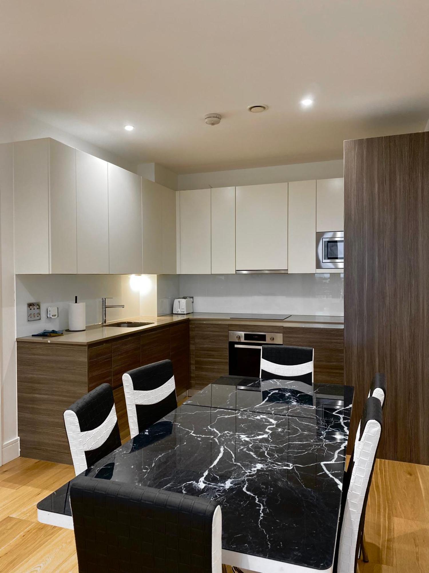 Apartamento Spacious 2 Bedroom Penthouse Retreat *