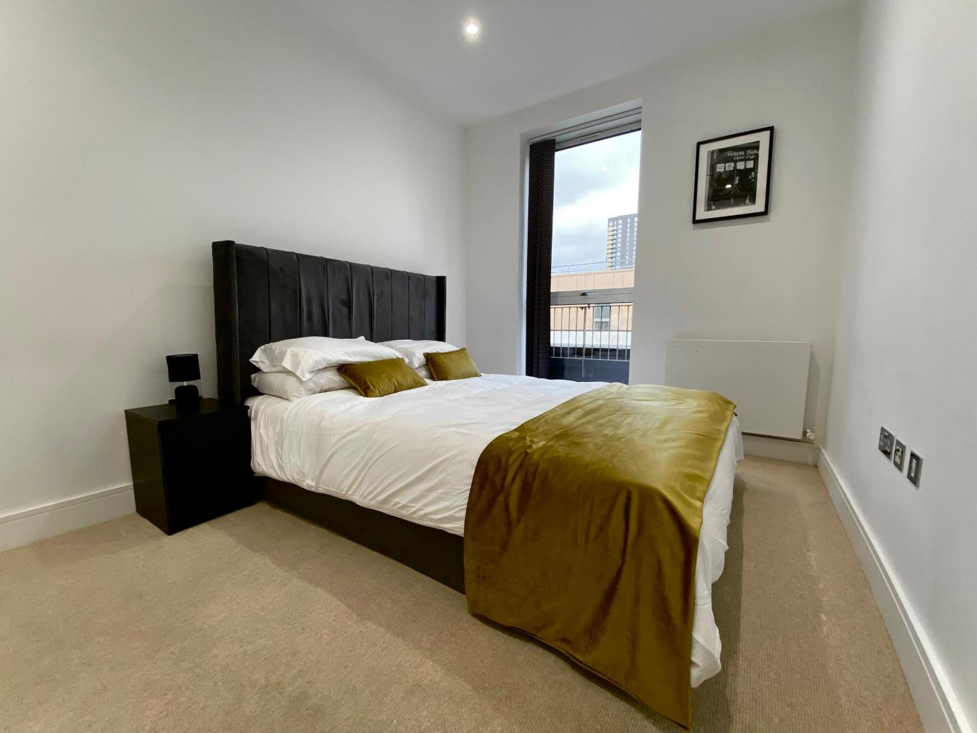 Spacious 2 Bedroom Penthouse Retreat *