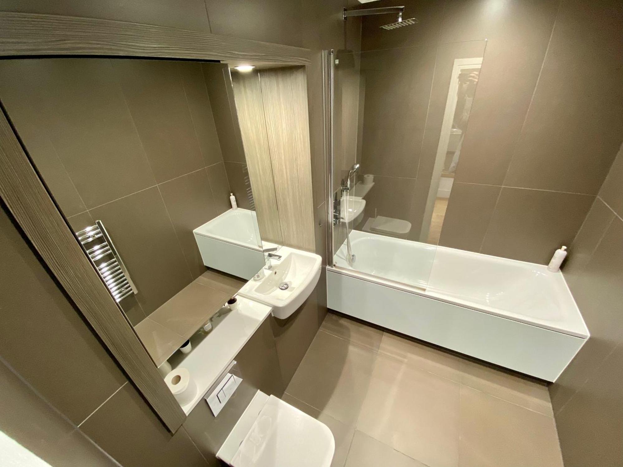 Spacious 2 Bedroom Penthouse Retreat Londres