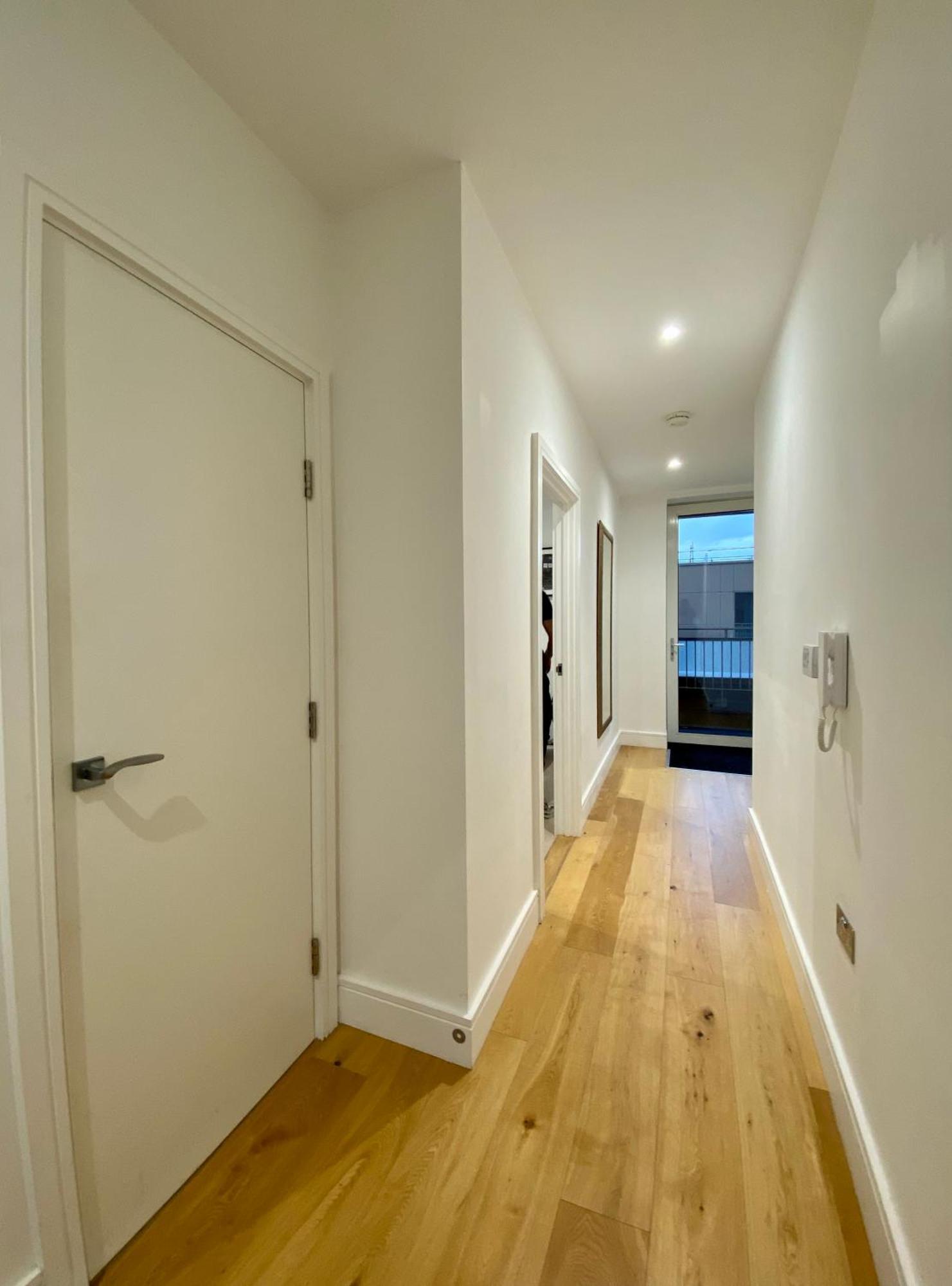 Spacious 2 Bedroom Penthouse Retreat Apartamento