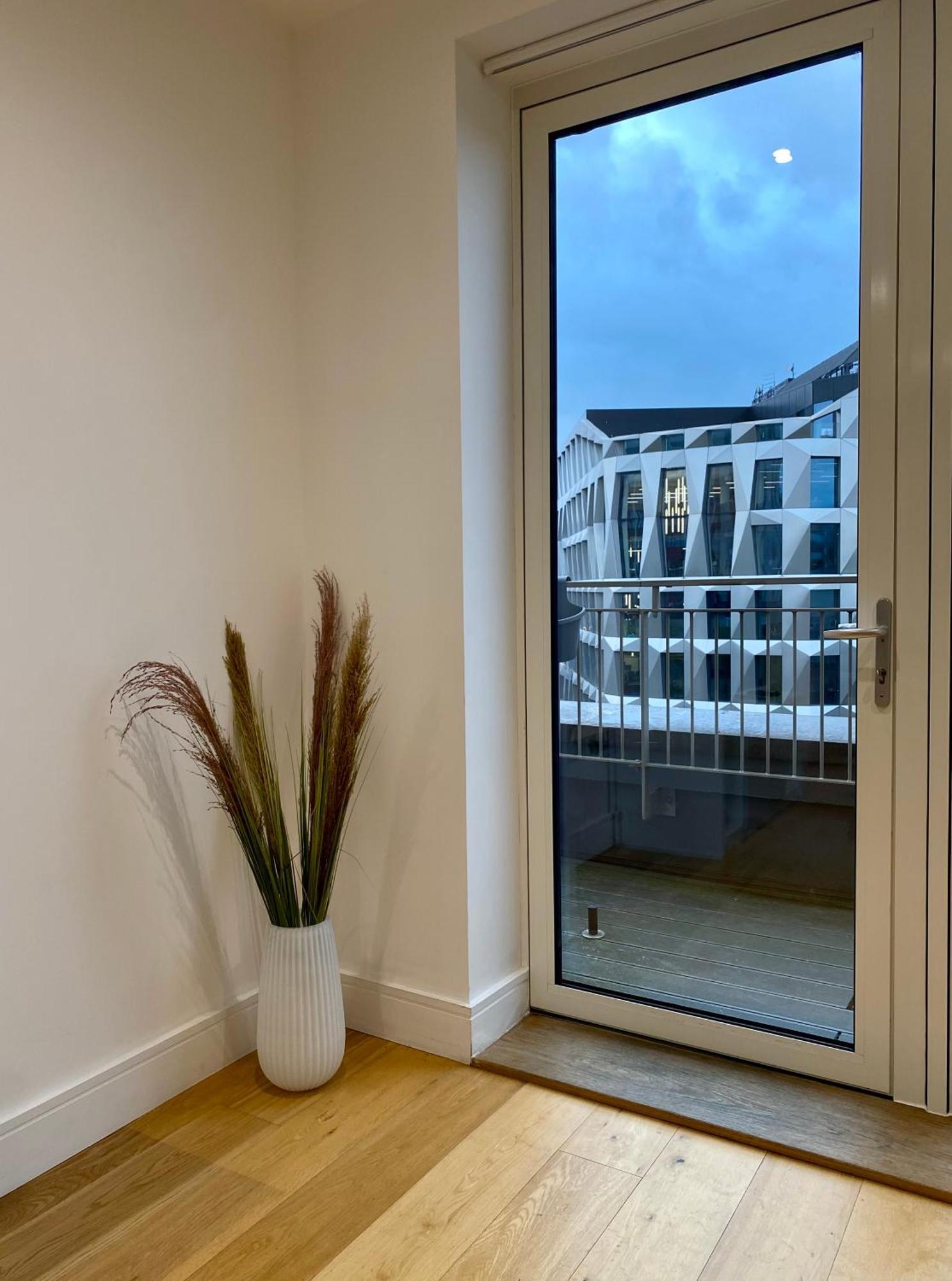 Spacious 2 Bedroom Penthouse Retreat *