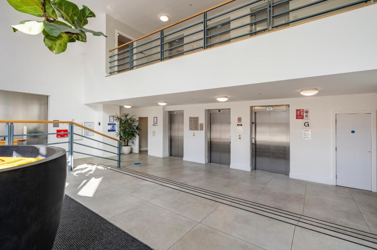 Spacious 2 Bedroom Penthouse Retreat Apartamento Londres