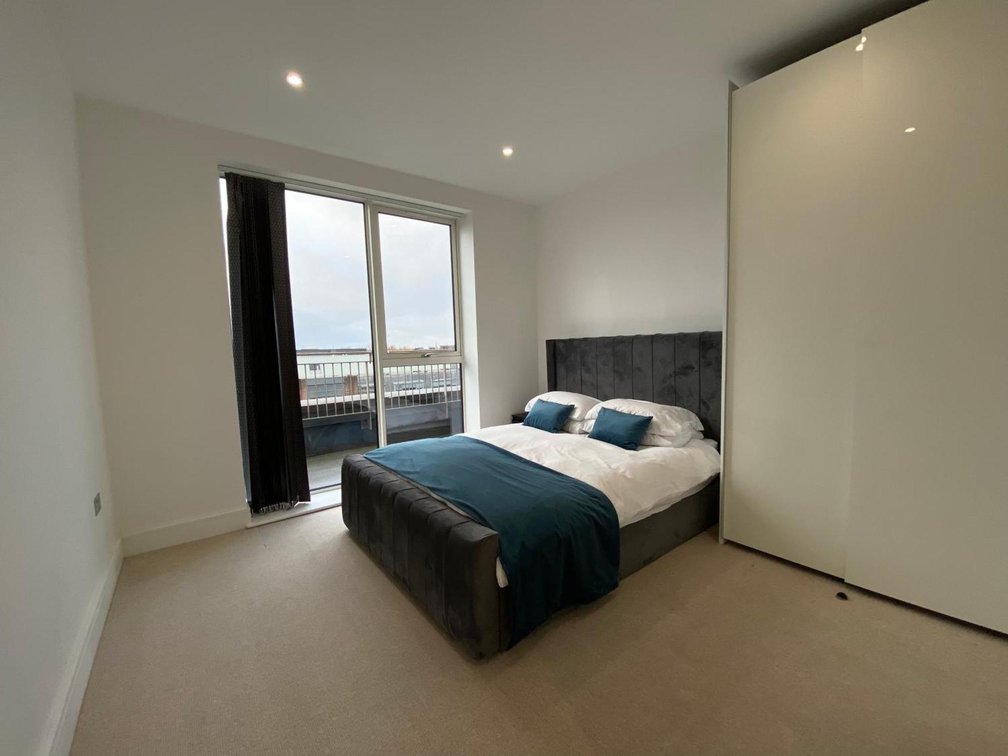Spacious 2 Bedroom Penthouse Retreat *