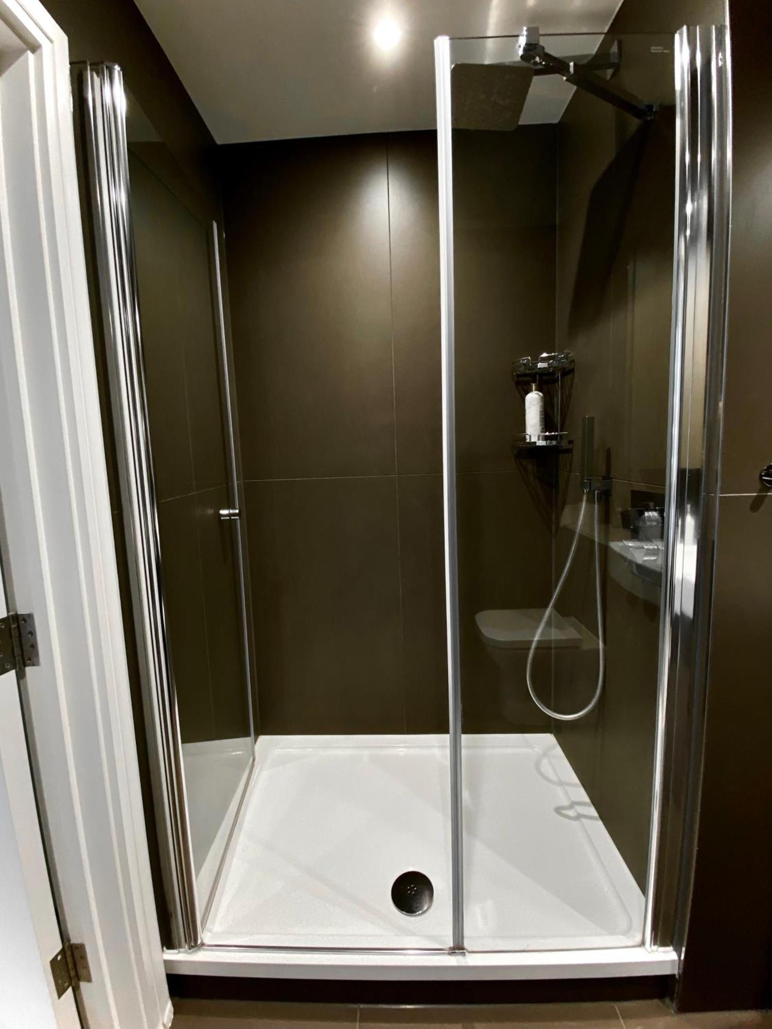 Spacious 2 Bedroom Penthouse Retreat Apartamento