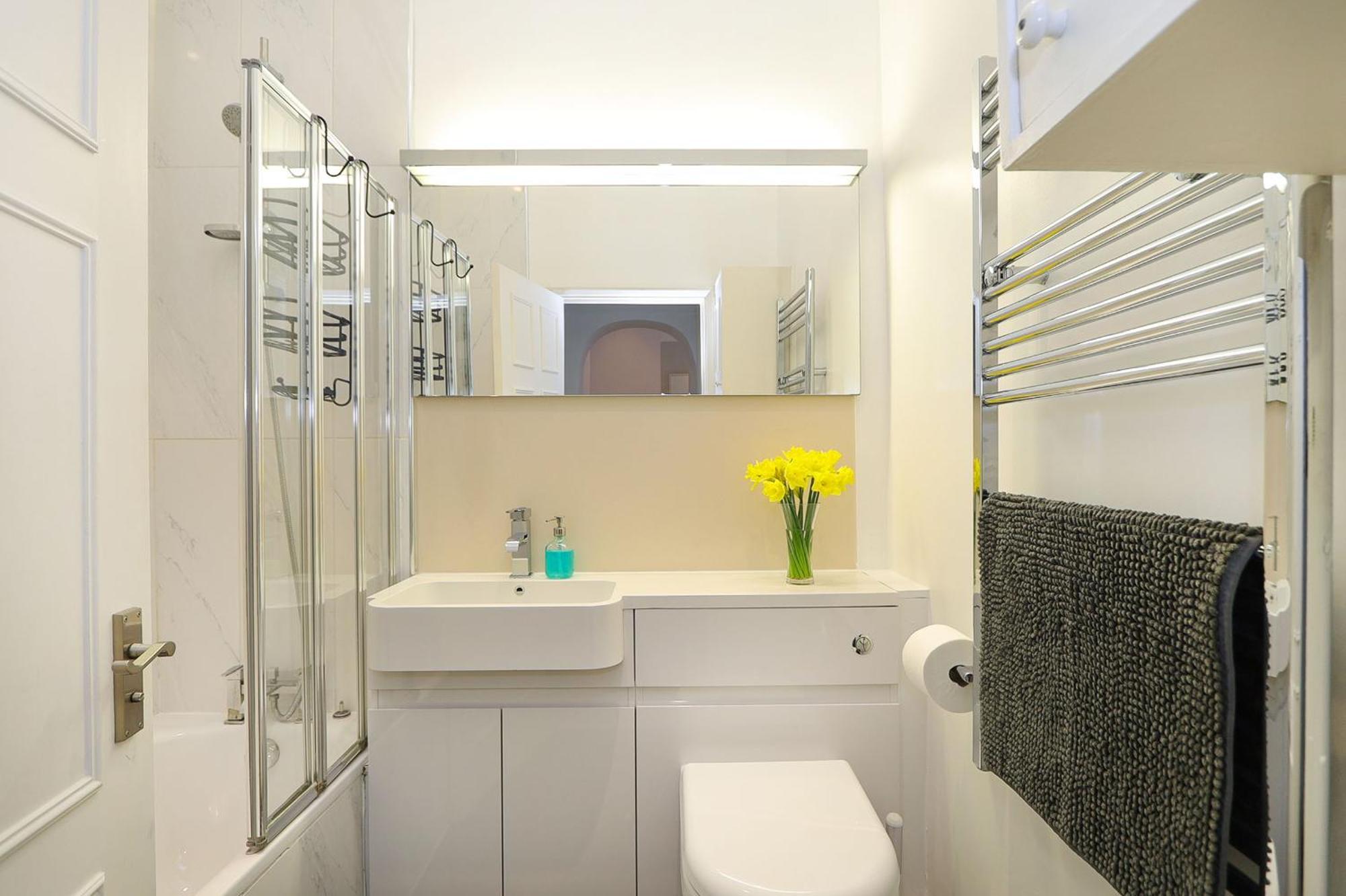Cosy Kensington Flat, 2 Min To Tube * London