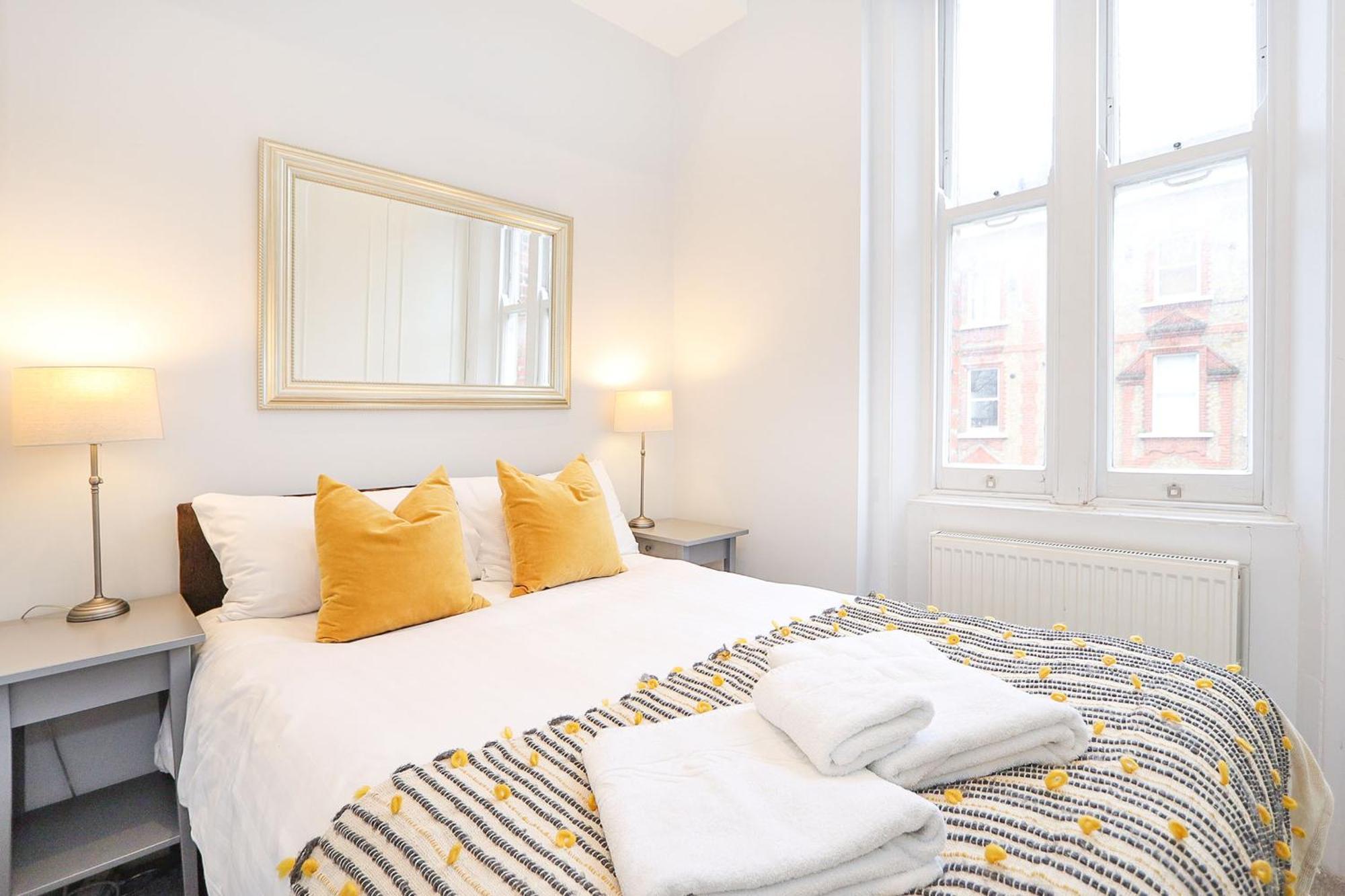 Cosy Kensington Flat, 2 Min To Tube Apartment