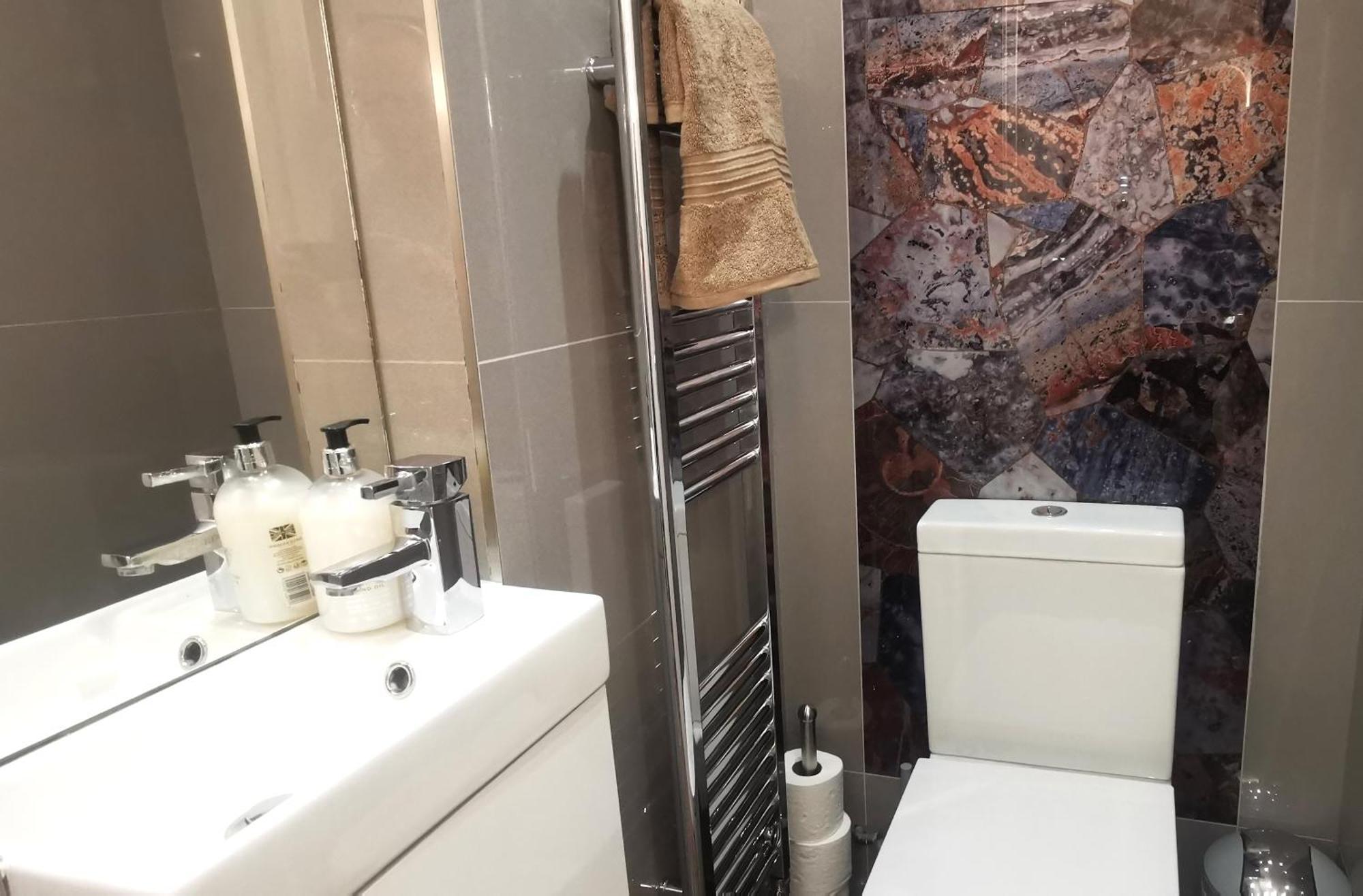 Beautiful Sleeps 6, 2 Minutes To Metro Appartement *