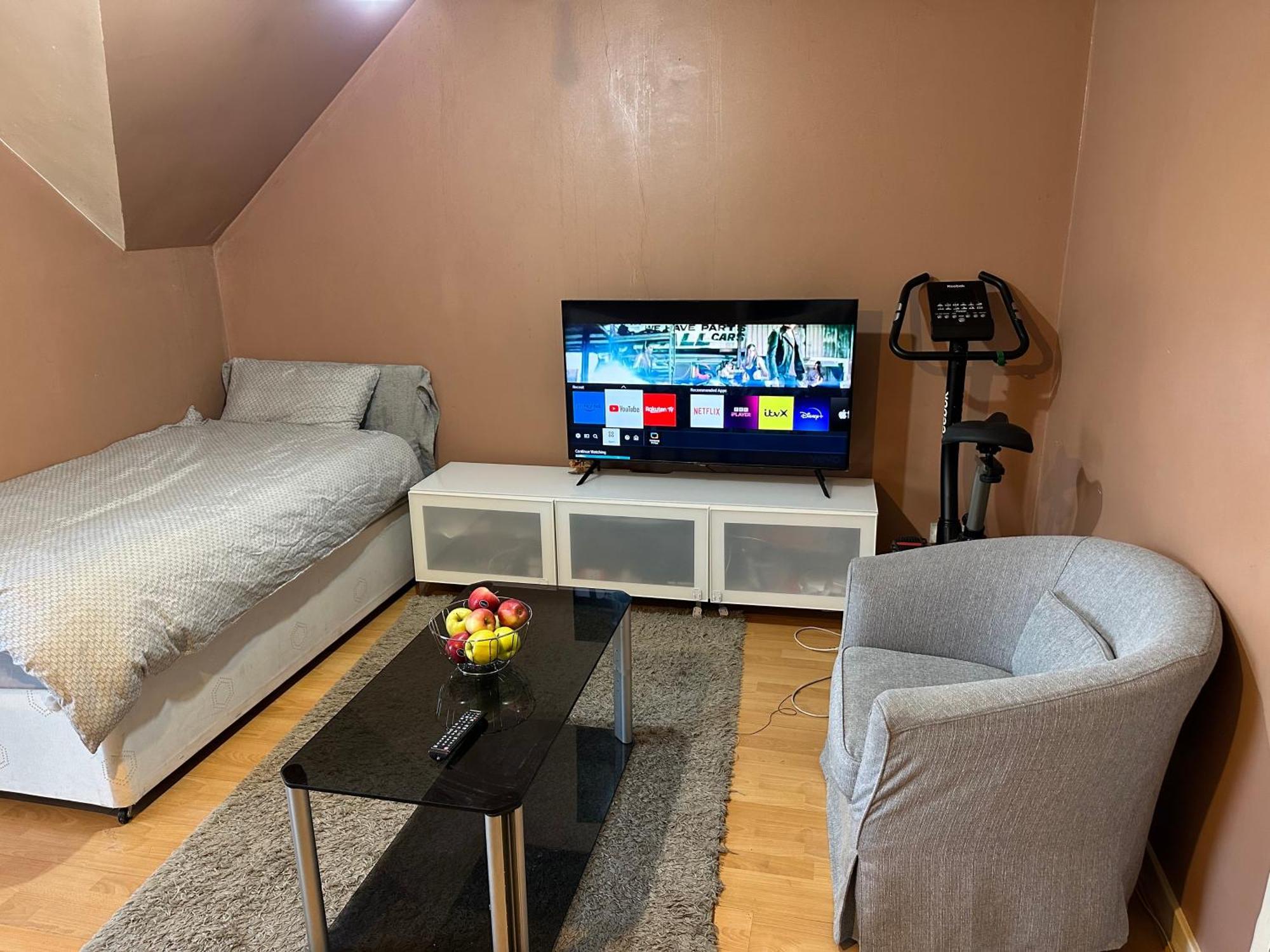 Habitación en casa particular Wembley Serviced Apartment, 20mins From Central *