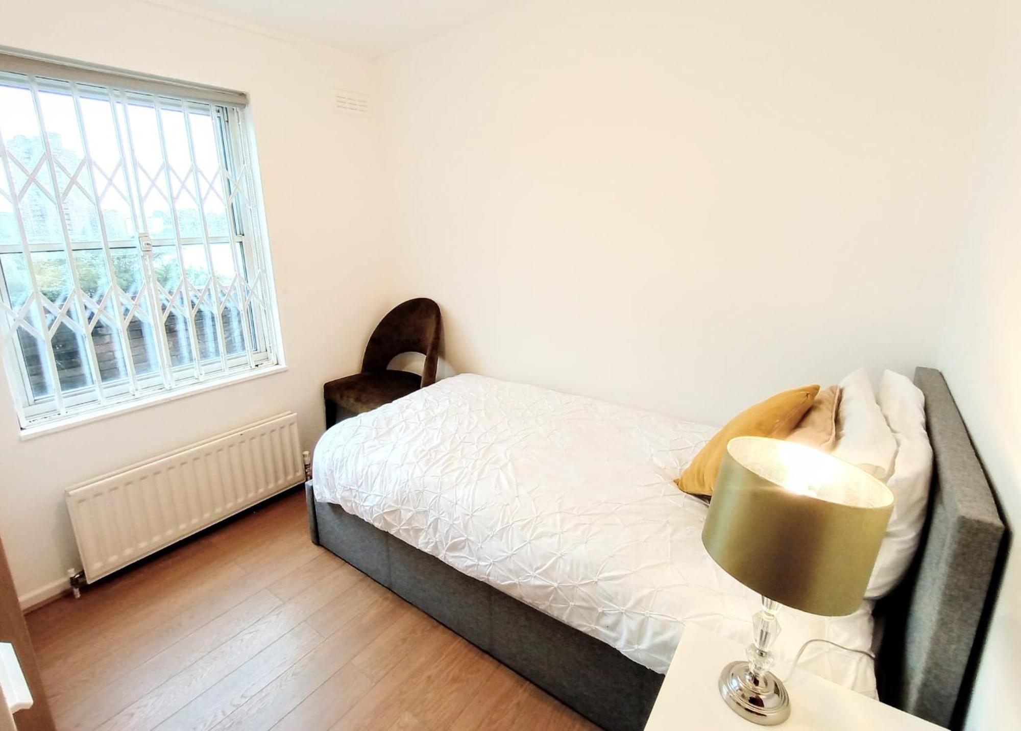 Thames-border Apartment *