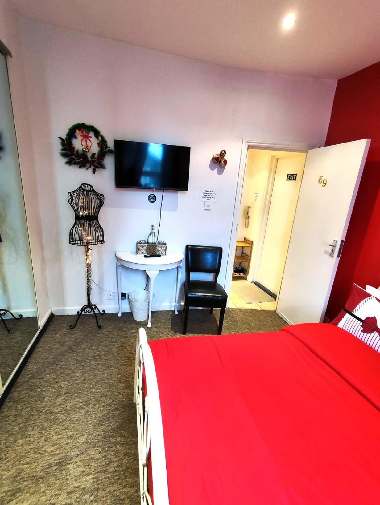 Double Lgbt Bed and breakfast *