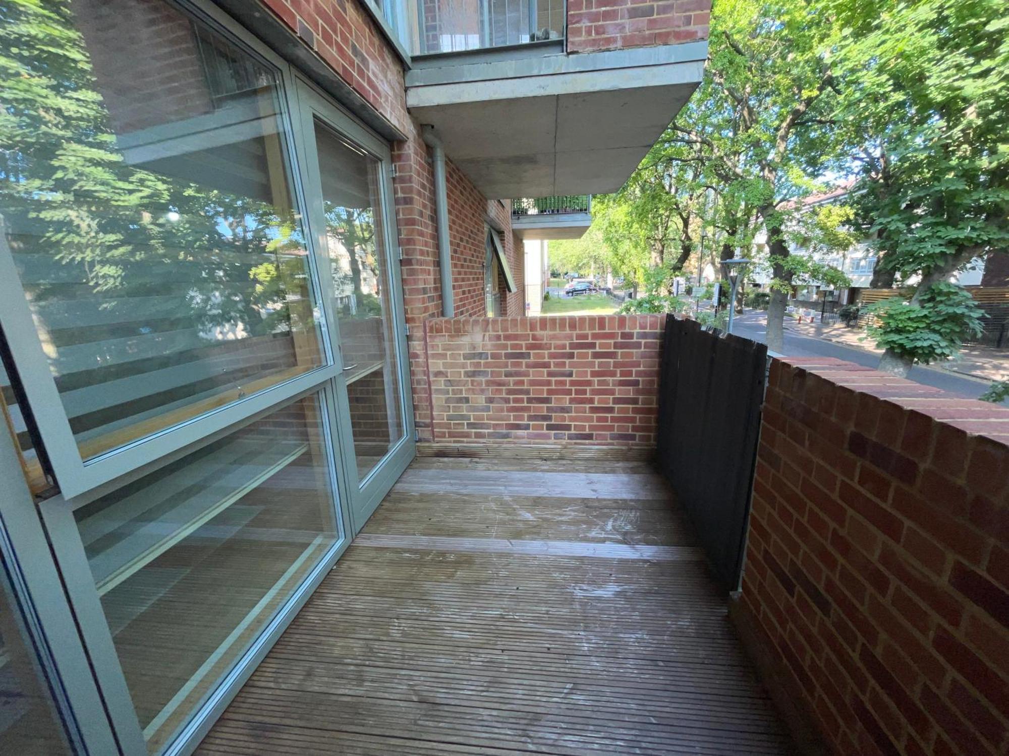 Spacious 2 Bedroom Modern Flat & Parking Appartement *