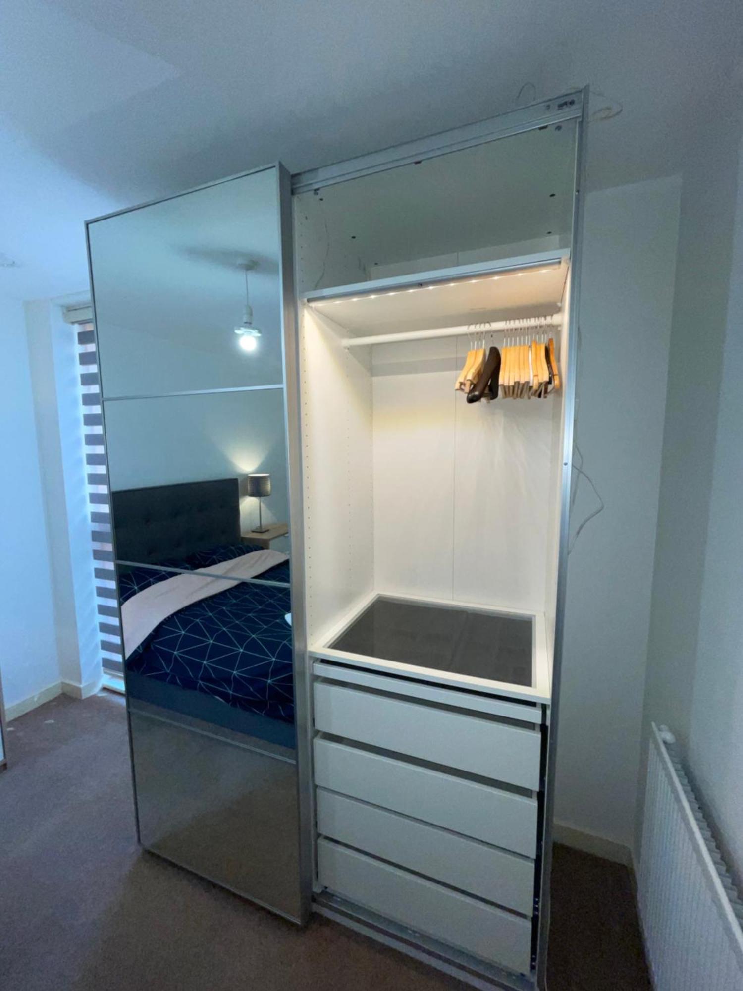 Spacious 2 Bedroom Modern Flat & Parking Apartamento Londres