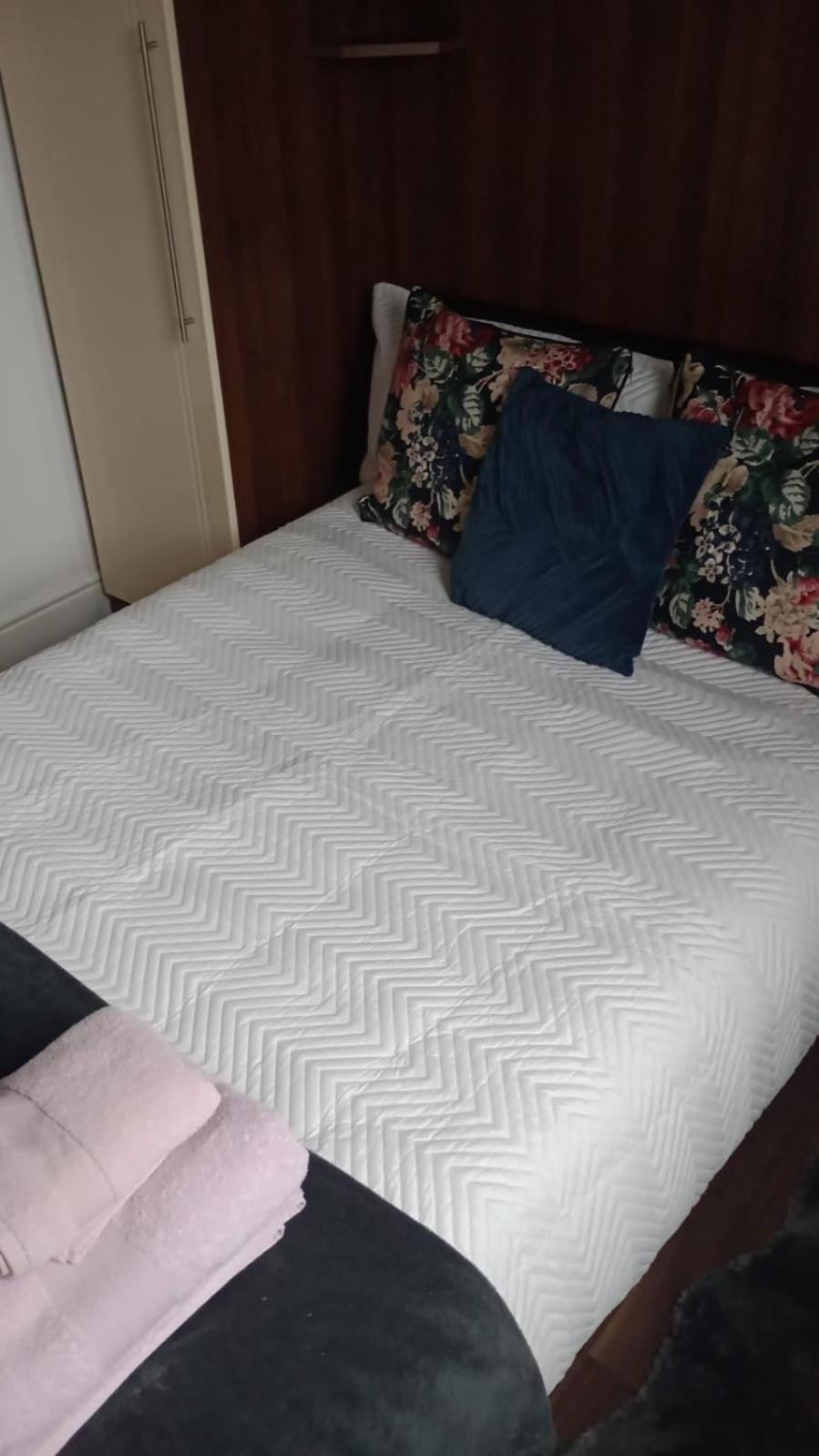 Guest house Notting Hill Next Door Bedroom In The Share Flat *