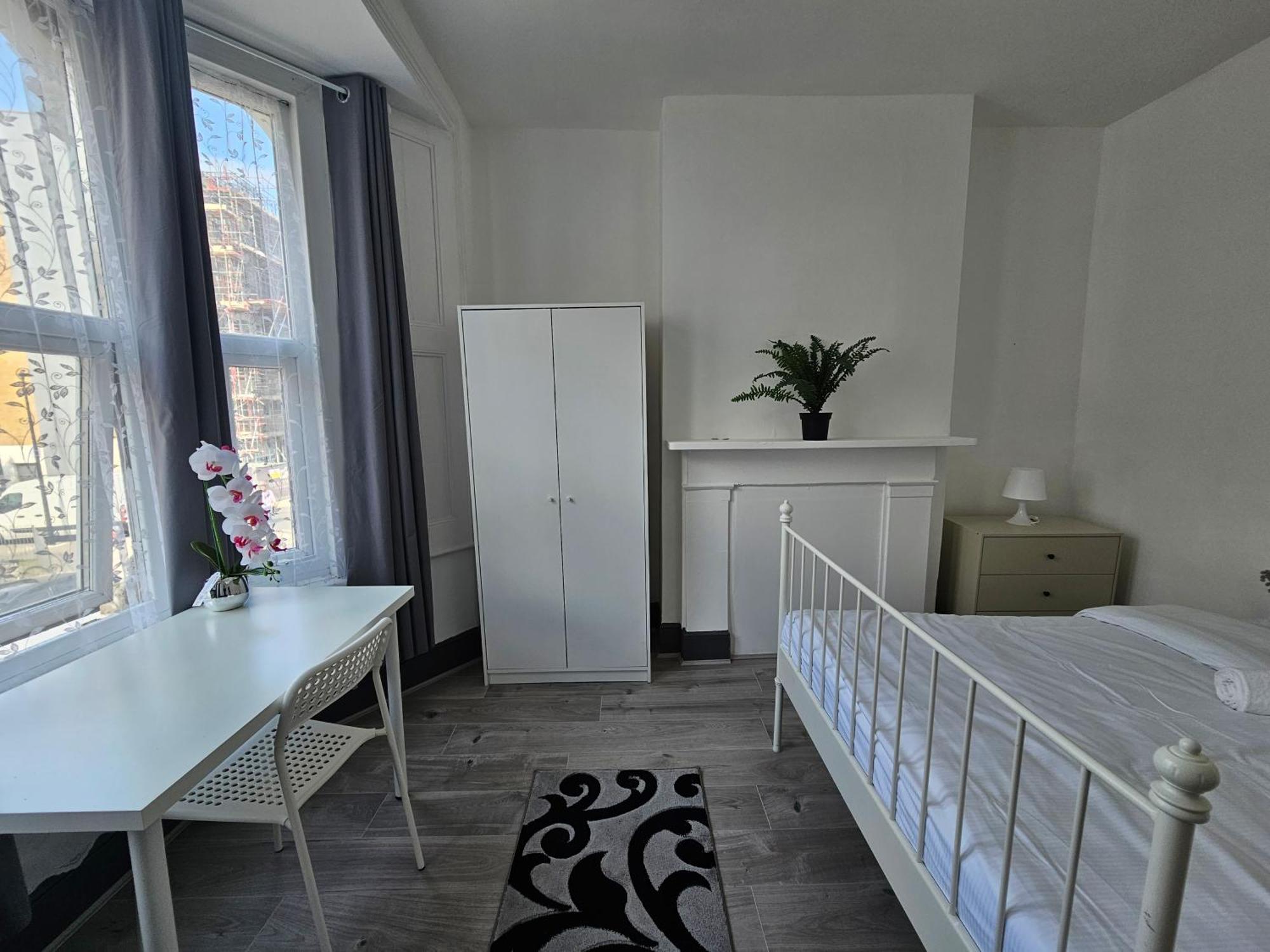 Homestay Family Near Queen Mary College