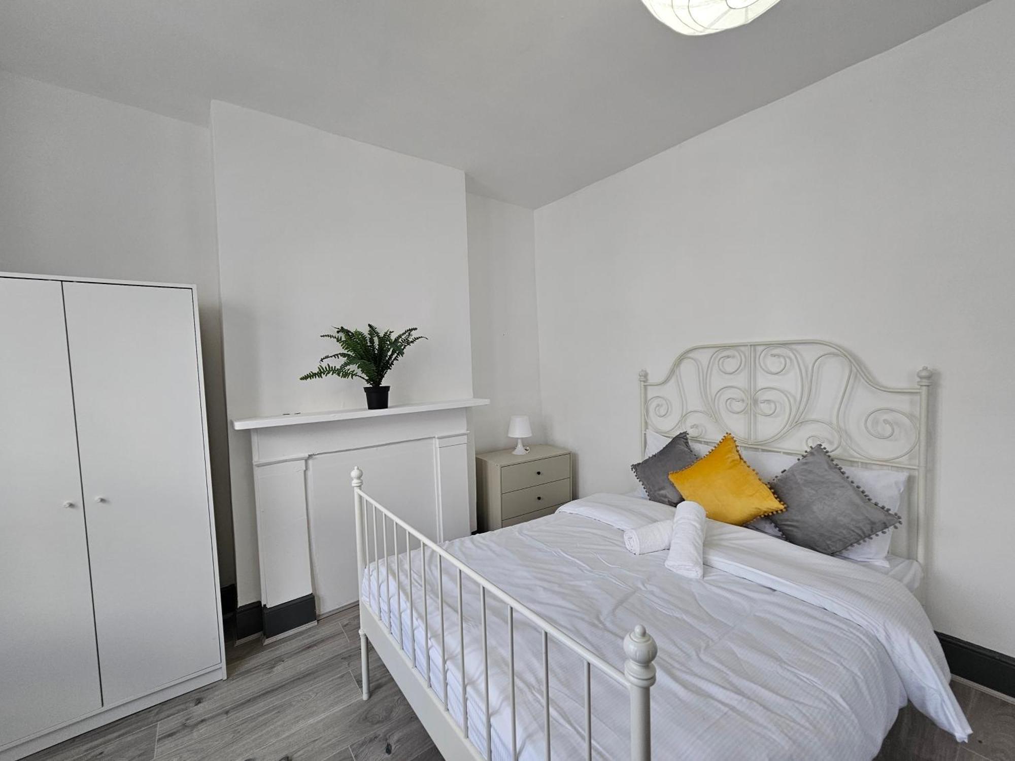 Homestay Family Near Queen Mary College *