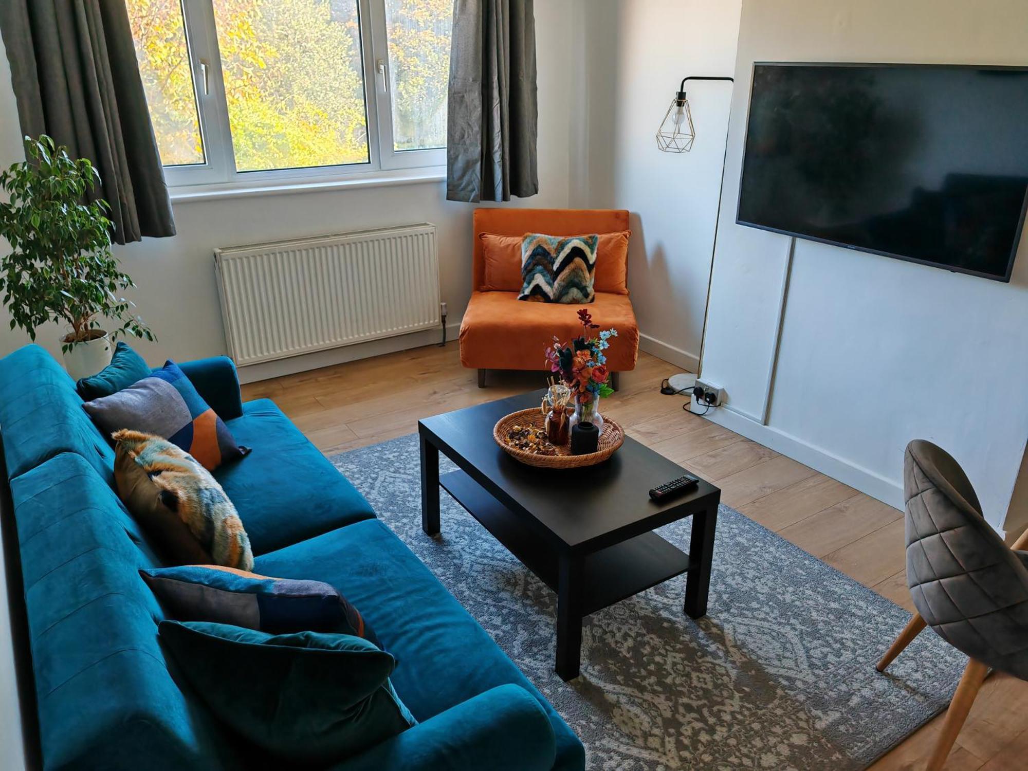 Appartement Modern - Accommodates 6 - Private Parking - 15min To Bridge, Eye And Charing Cross Londen