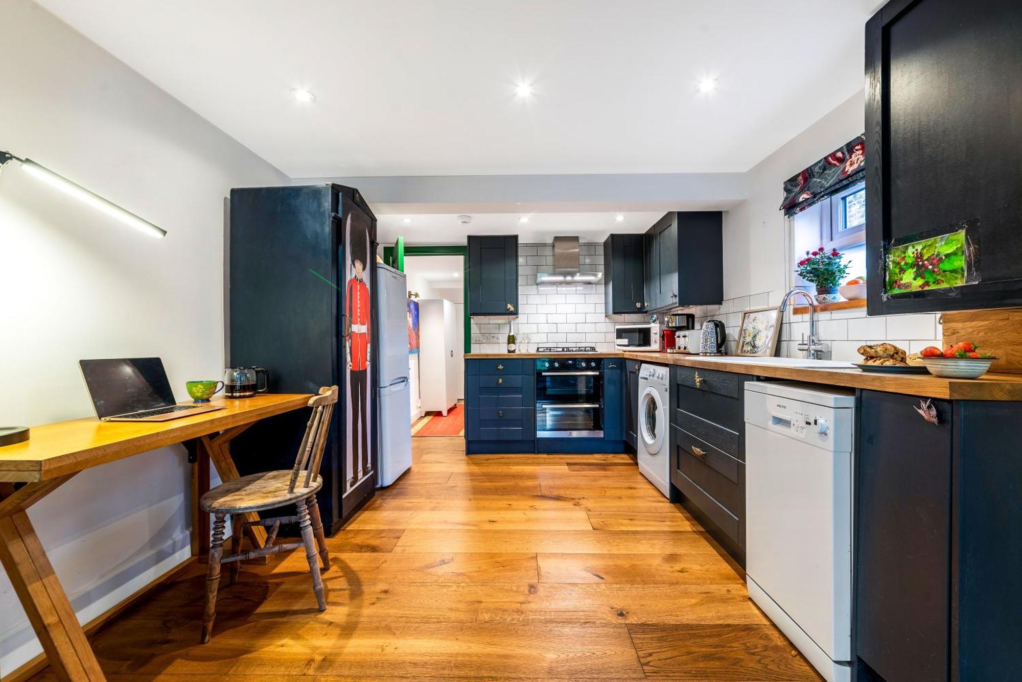 Garden With Parking Apartment London