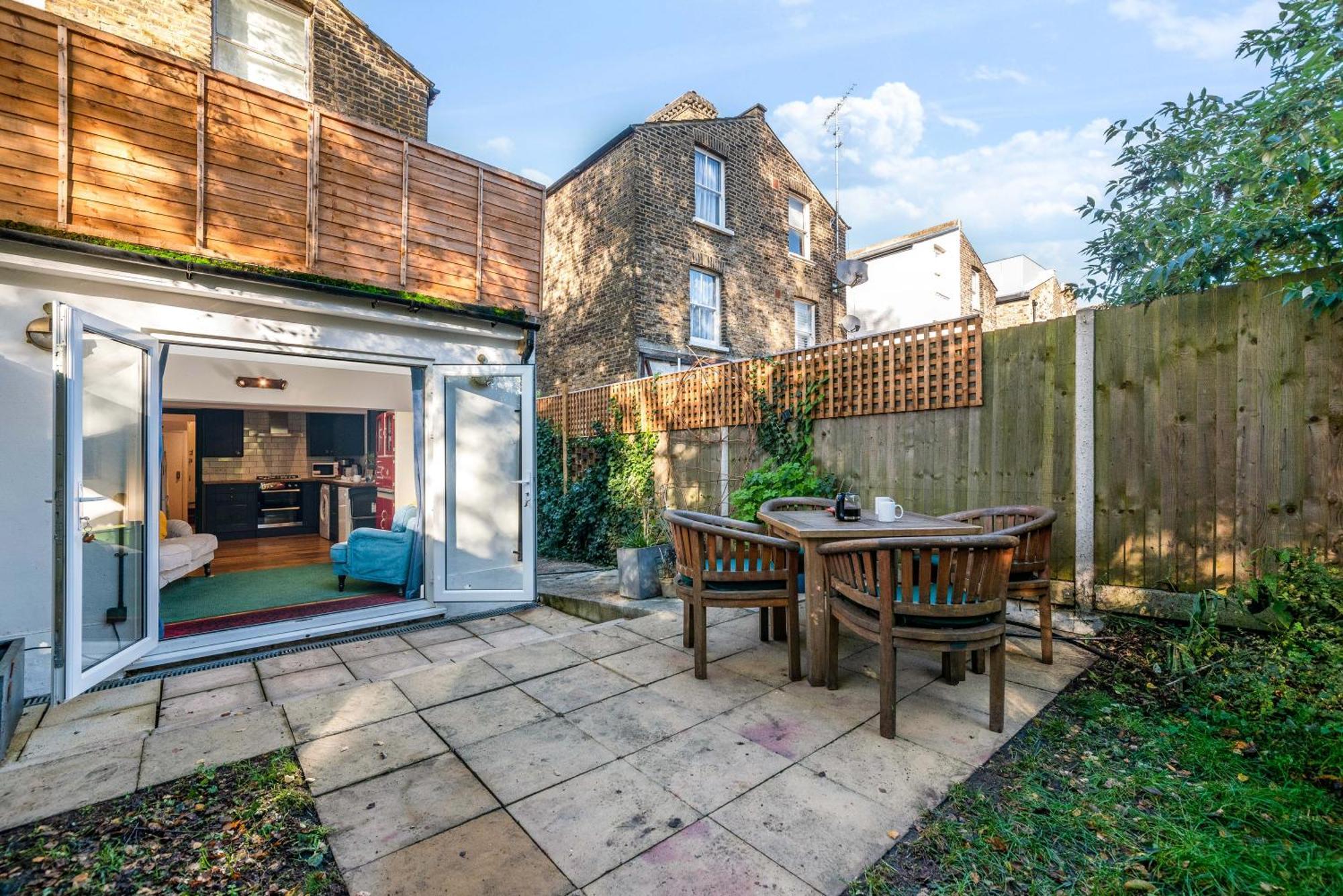 Garden With Parking * London