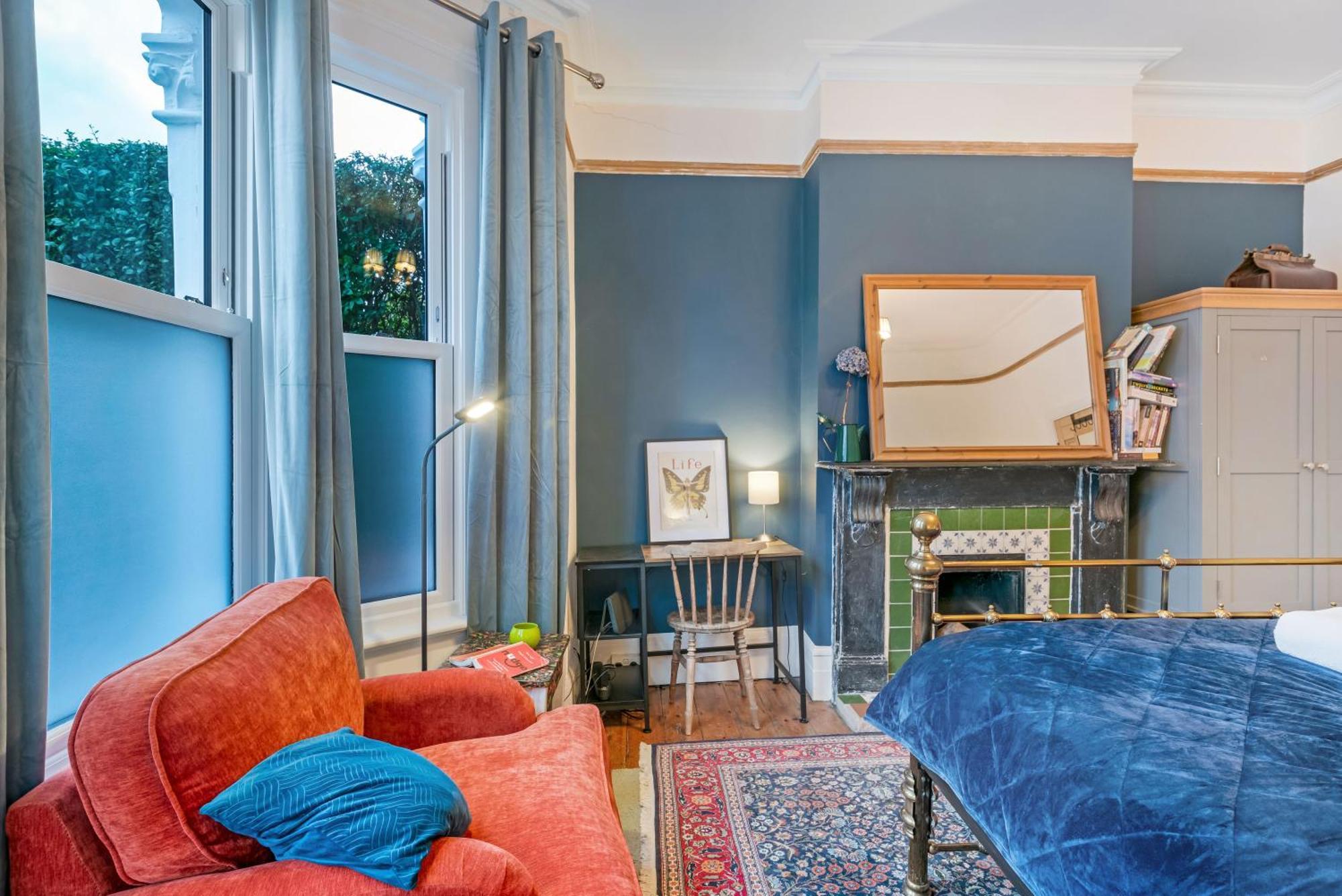 Garden With Parking Apartment London