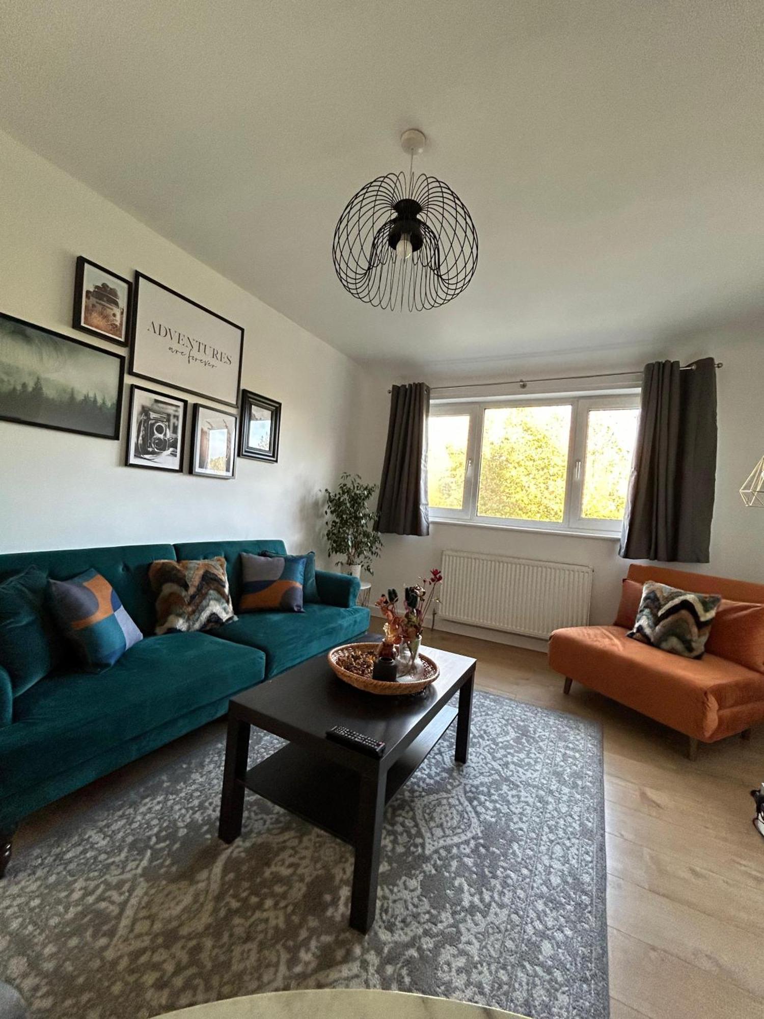 Modern - Accommodates 6 - Private Parking - 15min To Bridge, Eye And Charing Cross Appartement Londen