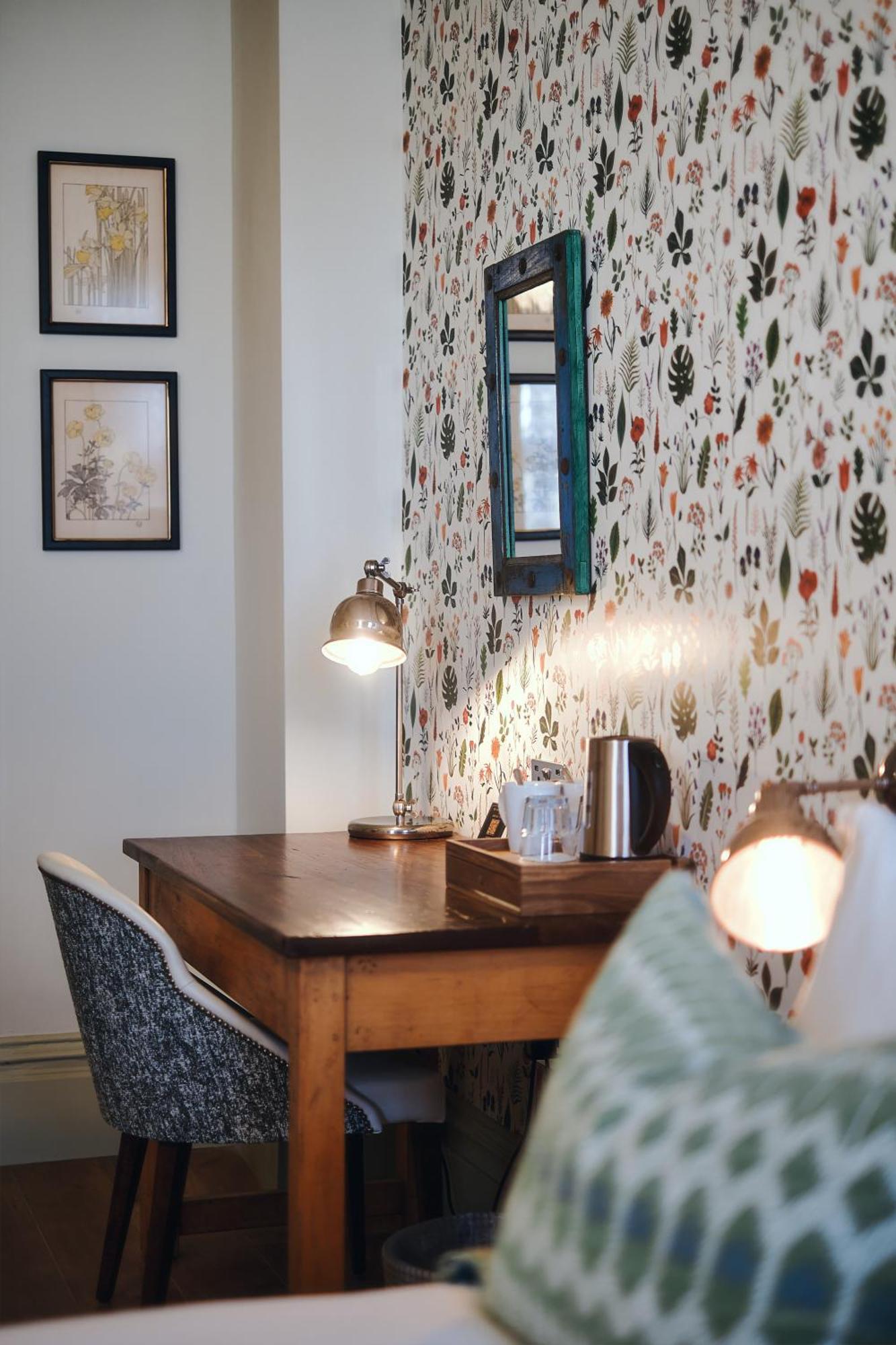 The Black Lion Pub & Boutique Pensão 3*