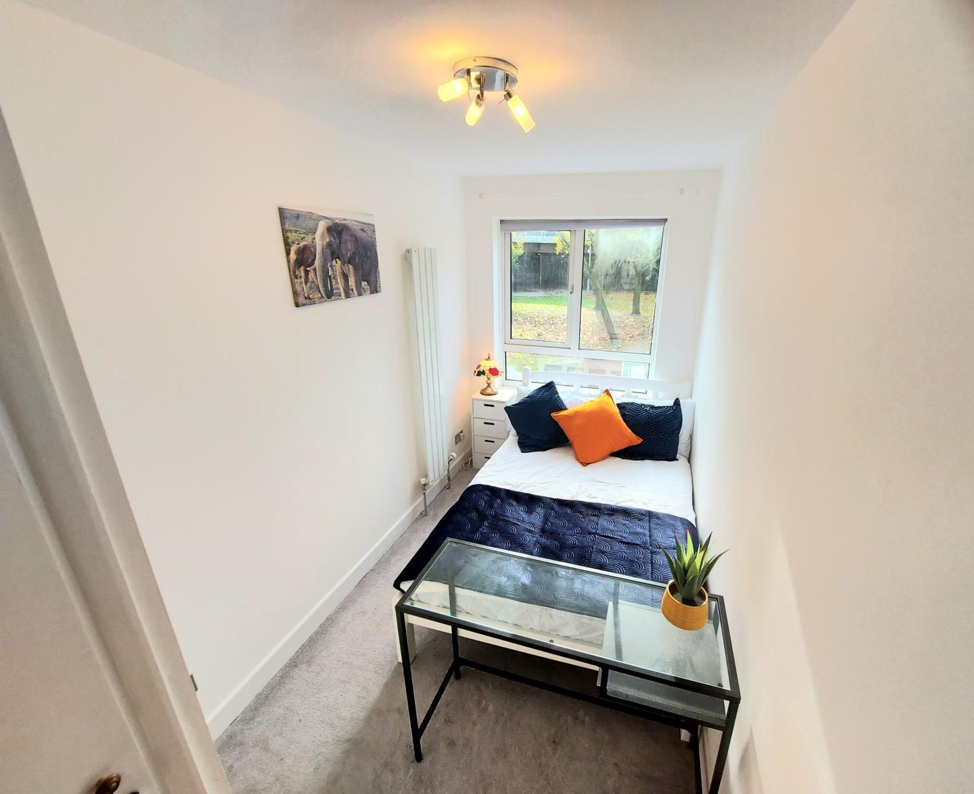 Free Parking - 4 Bed - 3 Bath - Sofa Bed - Digital Lock Entry Hébergement de vacances *