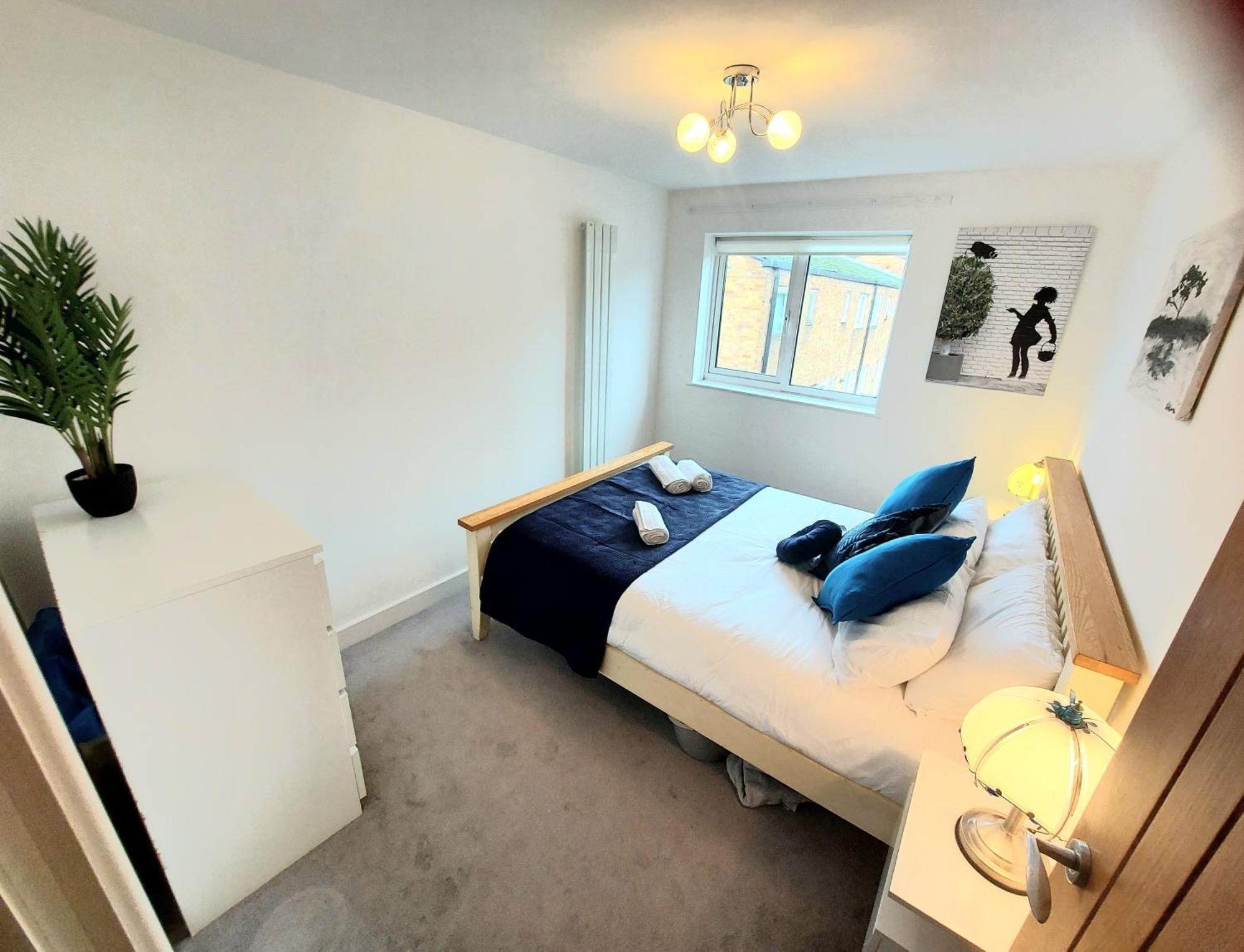 Free Parking - 4 Bed - 3 Bath - Sofa Bed - Digital Lock Entry Hébergement de vacances *