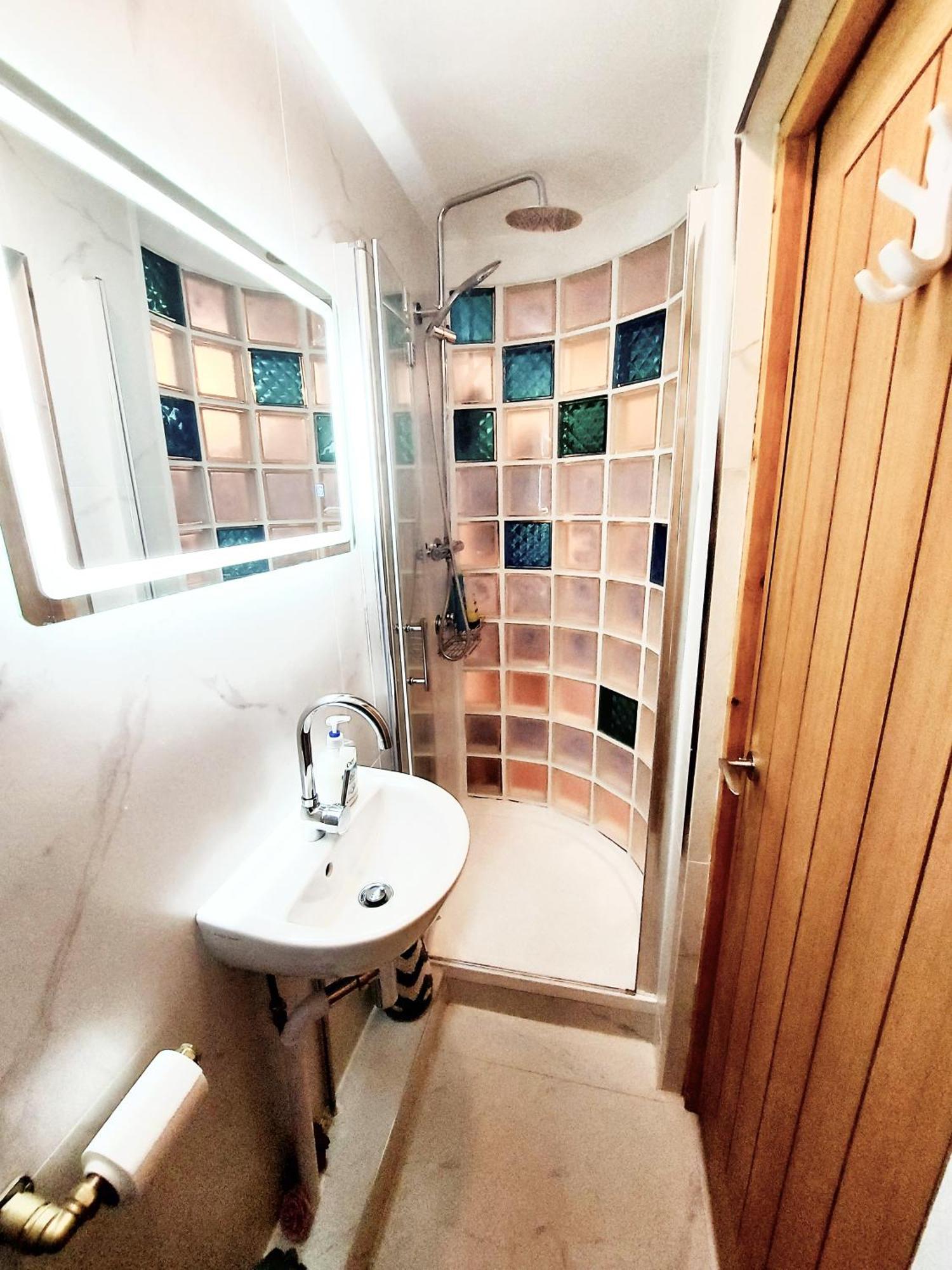 Hébergement de vacances Free Parking - 4 Bed - 3 Bath - Sofa Bed - Digital Lock Entry Londres