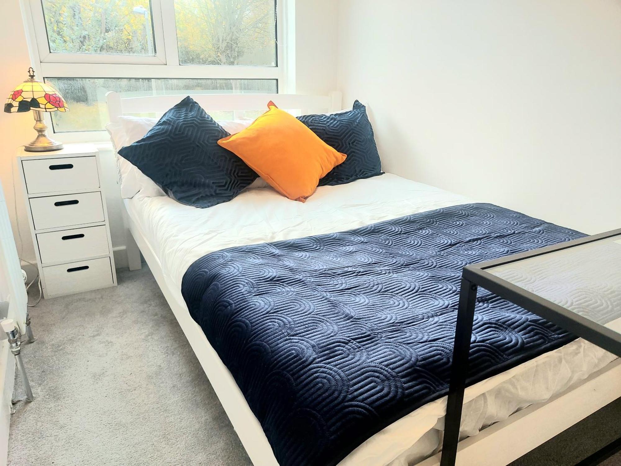 Hébergement de vacances Free Parking - 4 Bed - 3 Bath - Sofa Bed - Digital Lock Entry