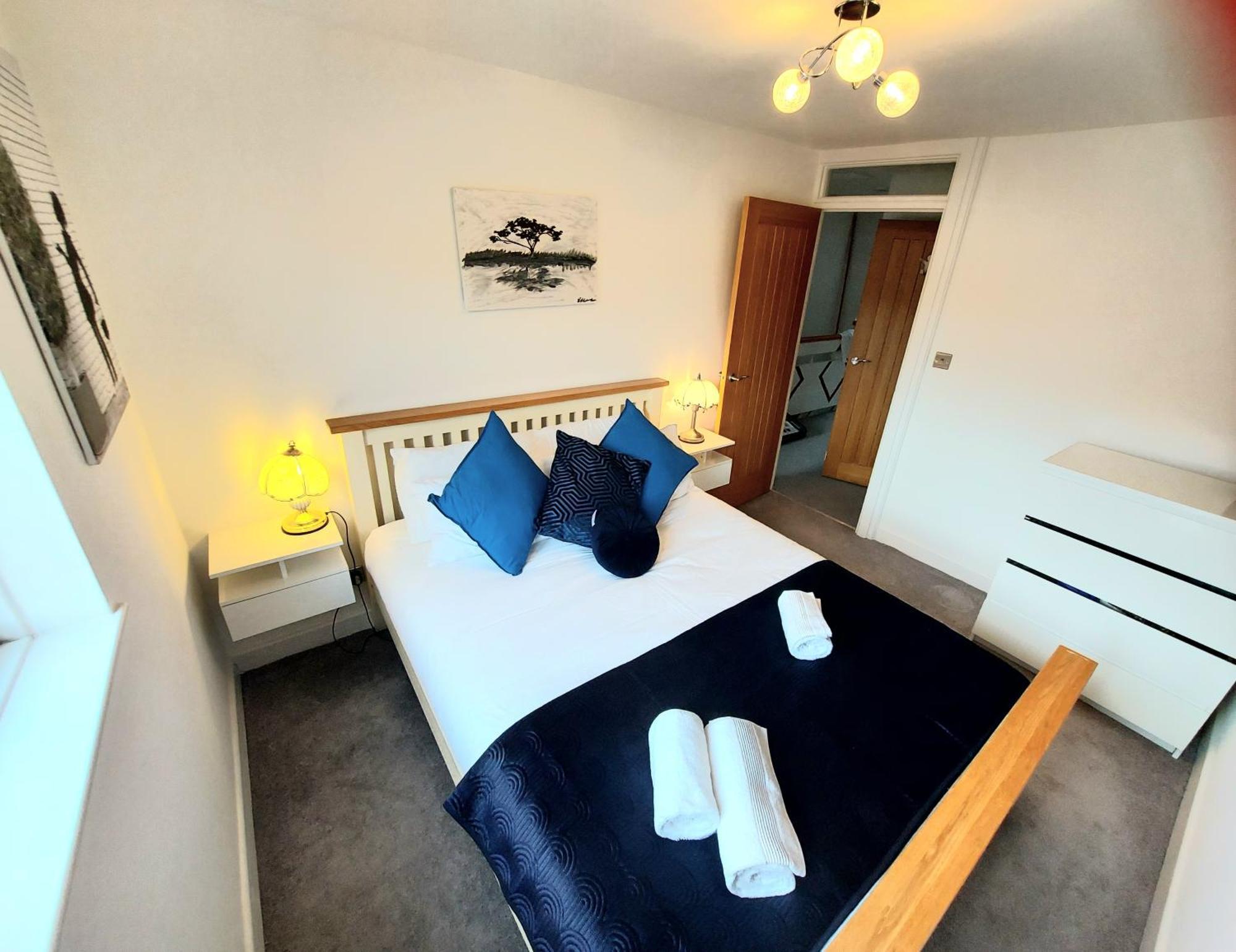 Free Parking - 4 Bed - 3 Bath - Sofa Bed - Digital Lock Entry Hébergement de vacances *
