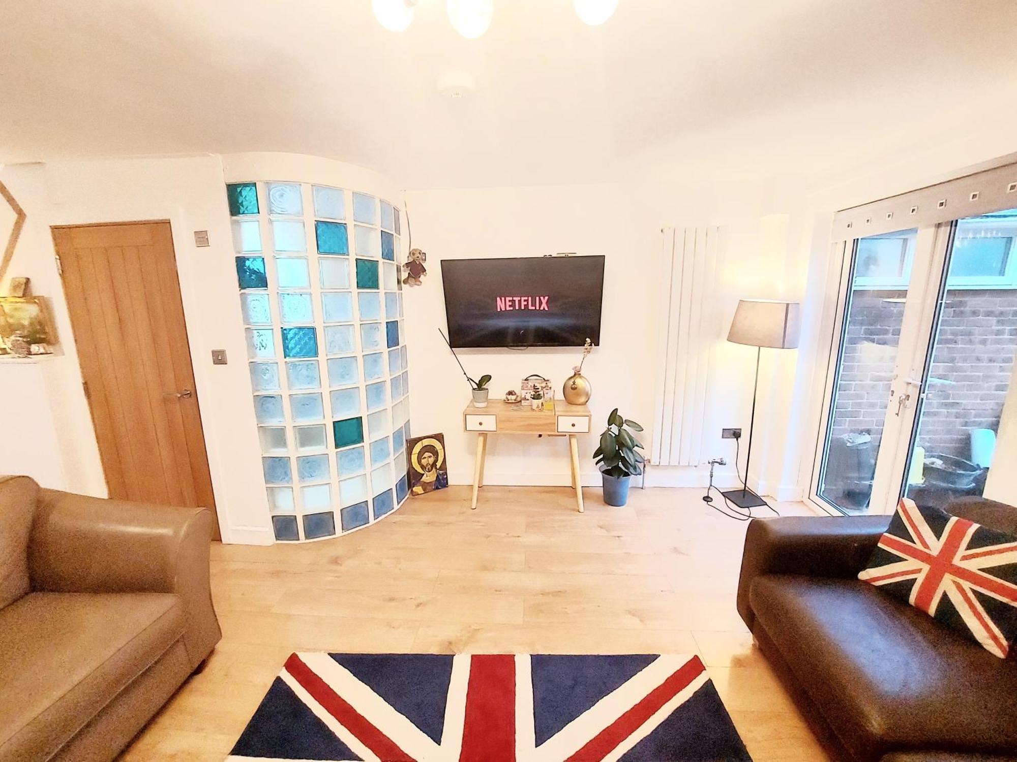 Hébergement de vacances Free Parking - 4 Bed - 3 Bath - Sofa Bed - Digital Lock Entry