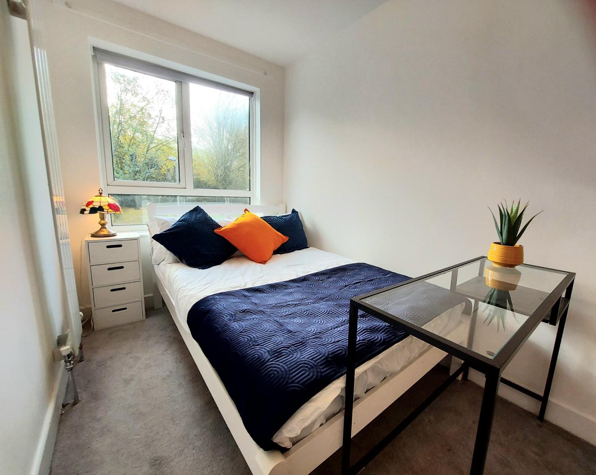 Free Parking - 4 Bed - 3 Bath - Sofa Bed - Digital Lock Entry Hébergement de vacances Londres