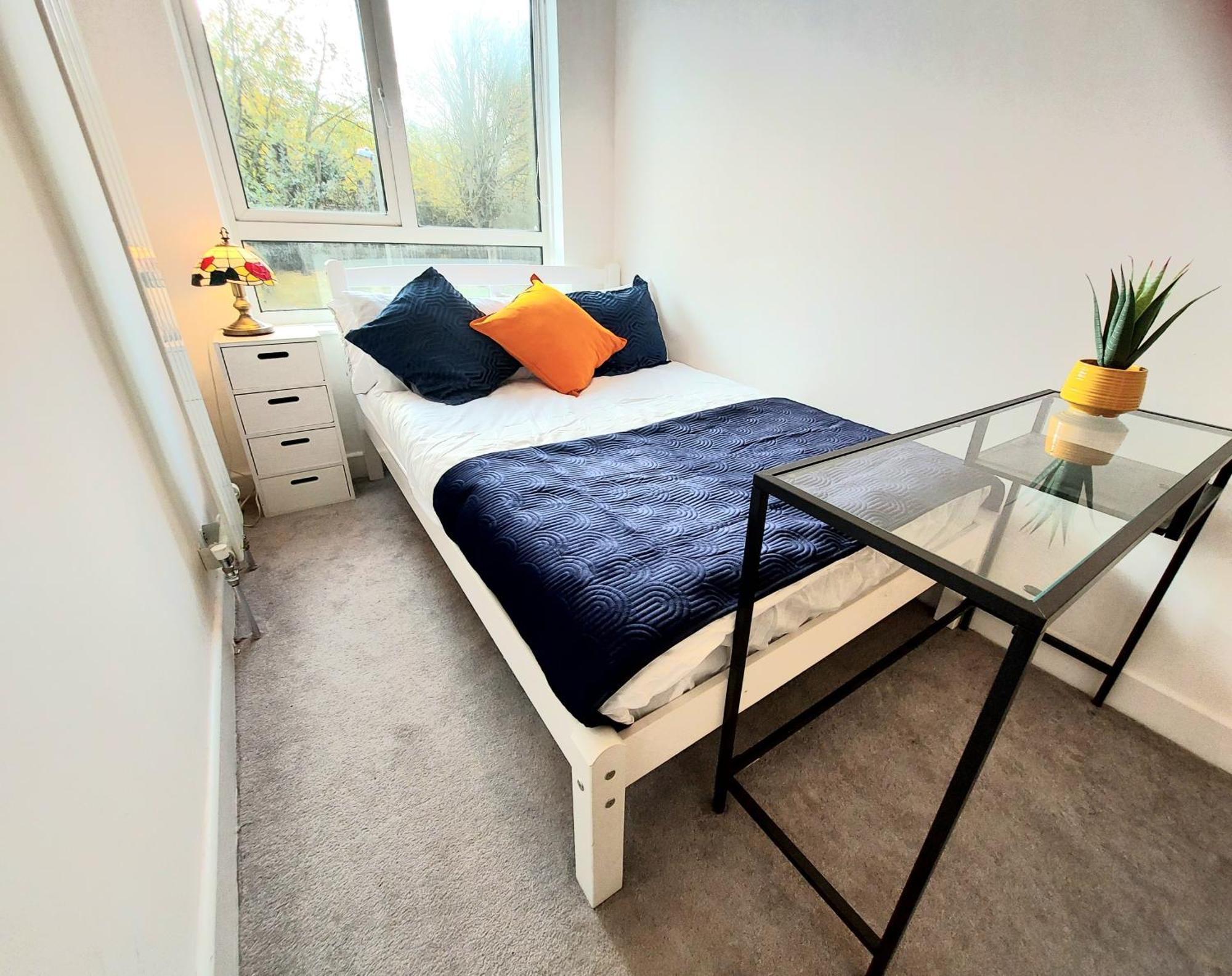 Free Parking - 4 Bed - 3 Bath - Sofa Bed - Digital Lock Entry Ferienhaus *