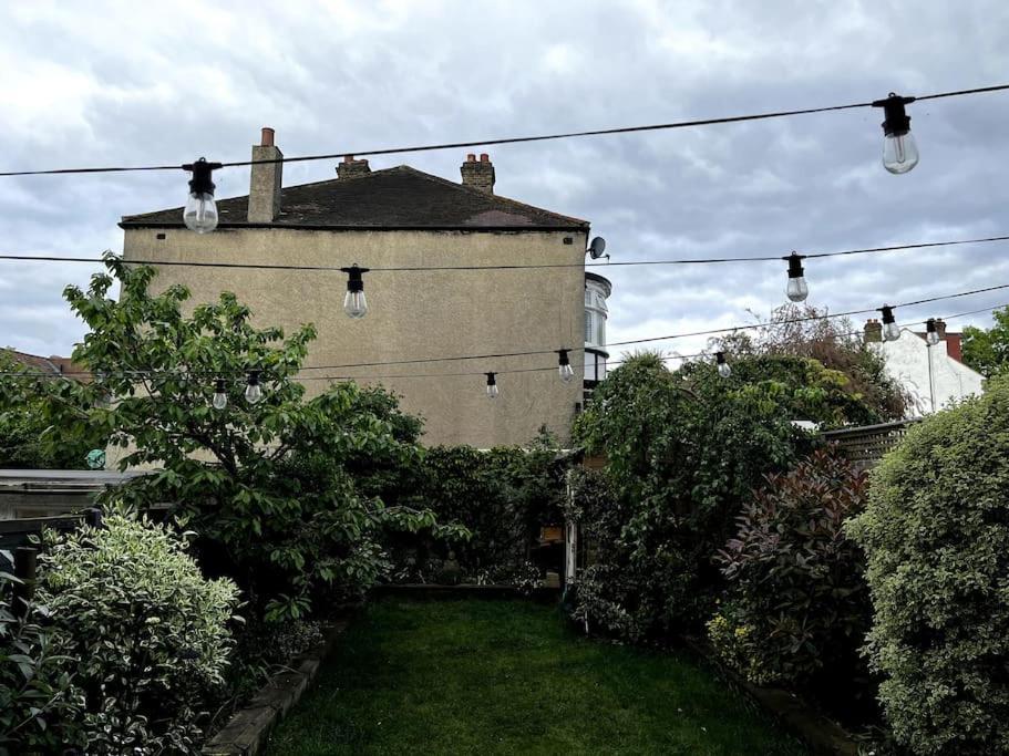 Hébergement de vacances A Beautiful And Welcoming And Garden *
