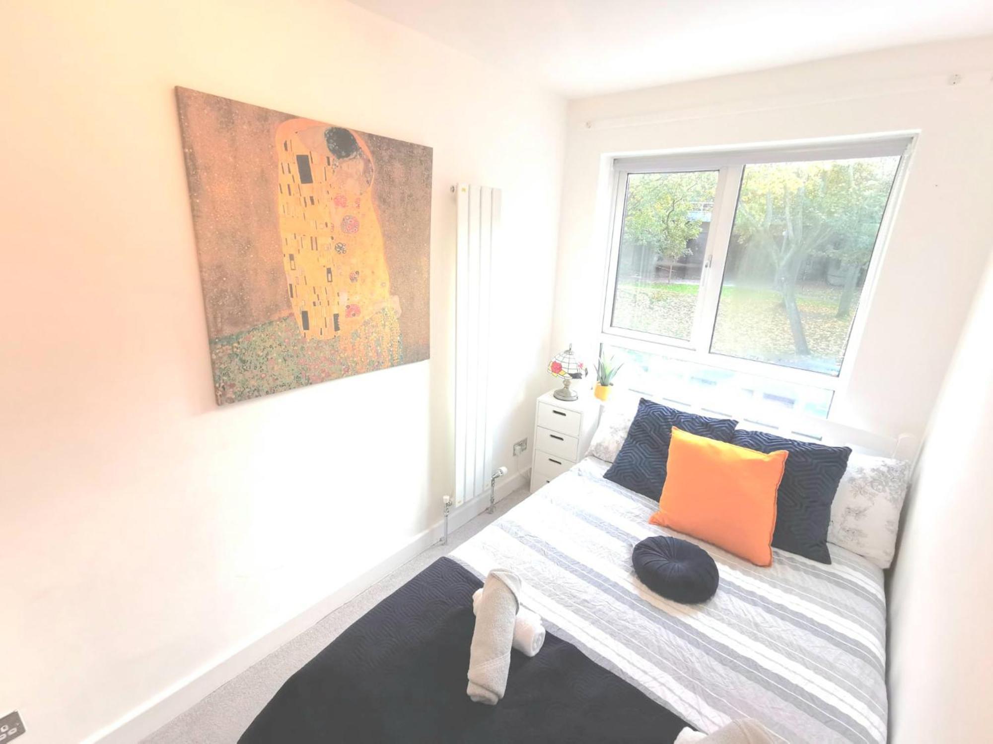 Hébergement de vacances Free Parking - 4 Bed - 3 Bath - Sofa Bed - Digital Lock Entry *