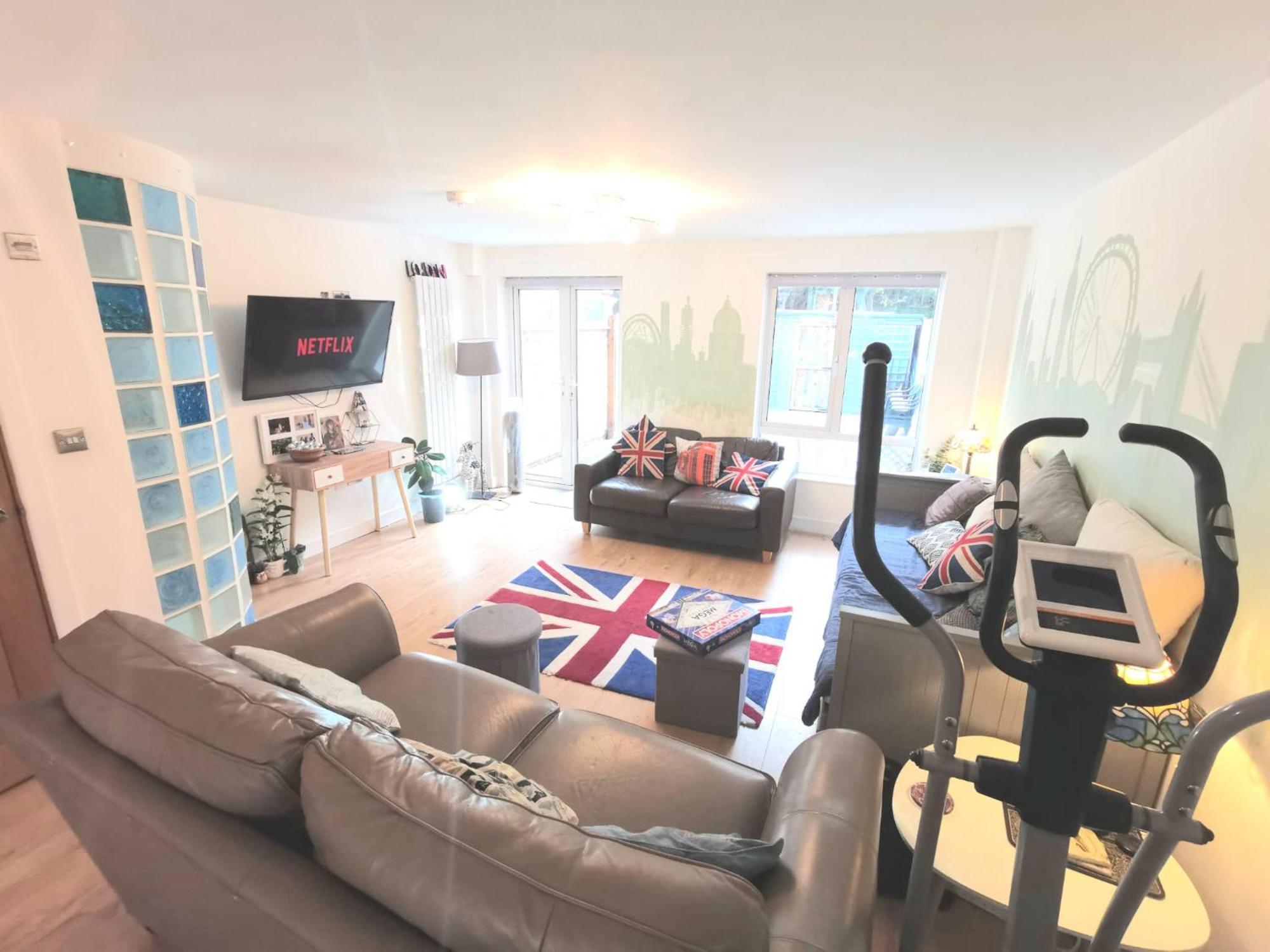 Ferienhaus Free Parking - 4 Bed - 3 Bath - Sofa Bed - Digital Lock Entry *