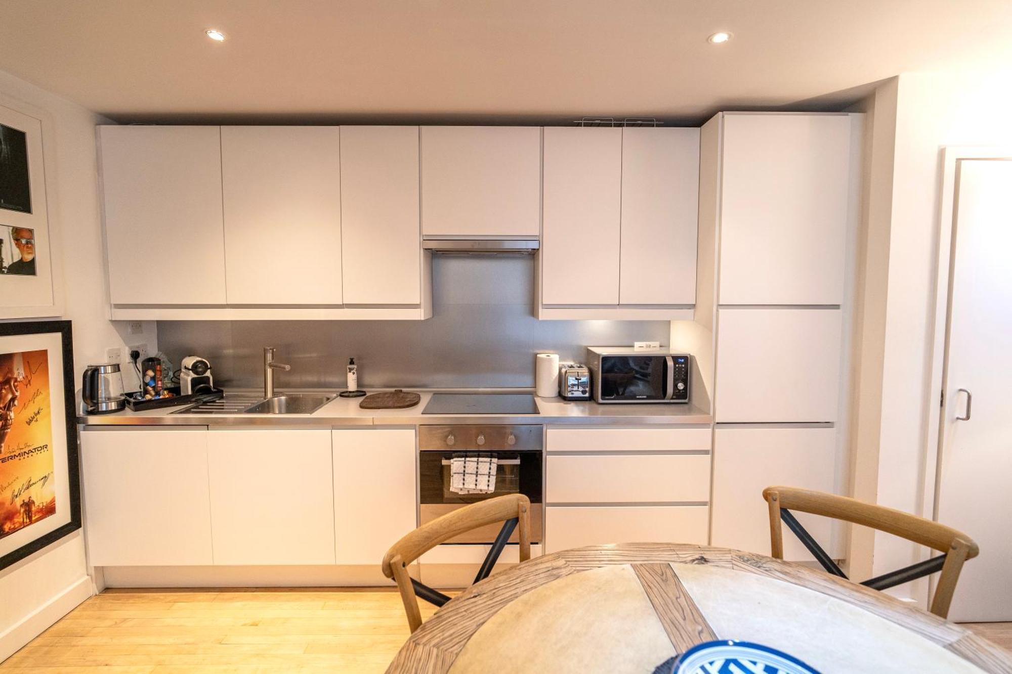 Spacious West End Duplex Apartment, W1 Apartamento