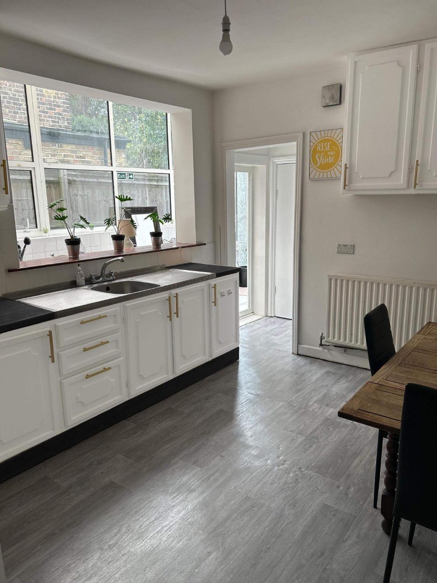 Balham, South Spacious 6, 6 Available * Londres