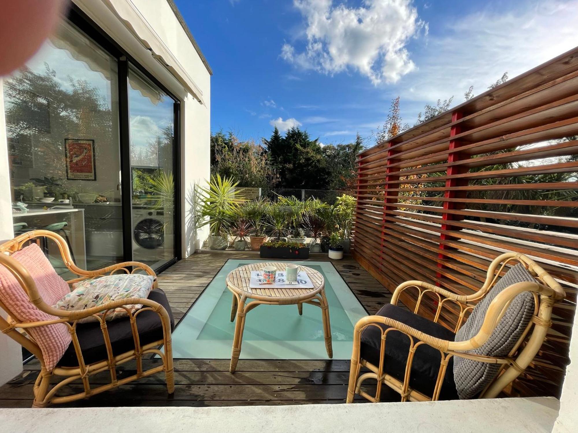 Spacious With Terrace Apartment