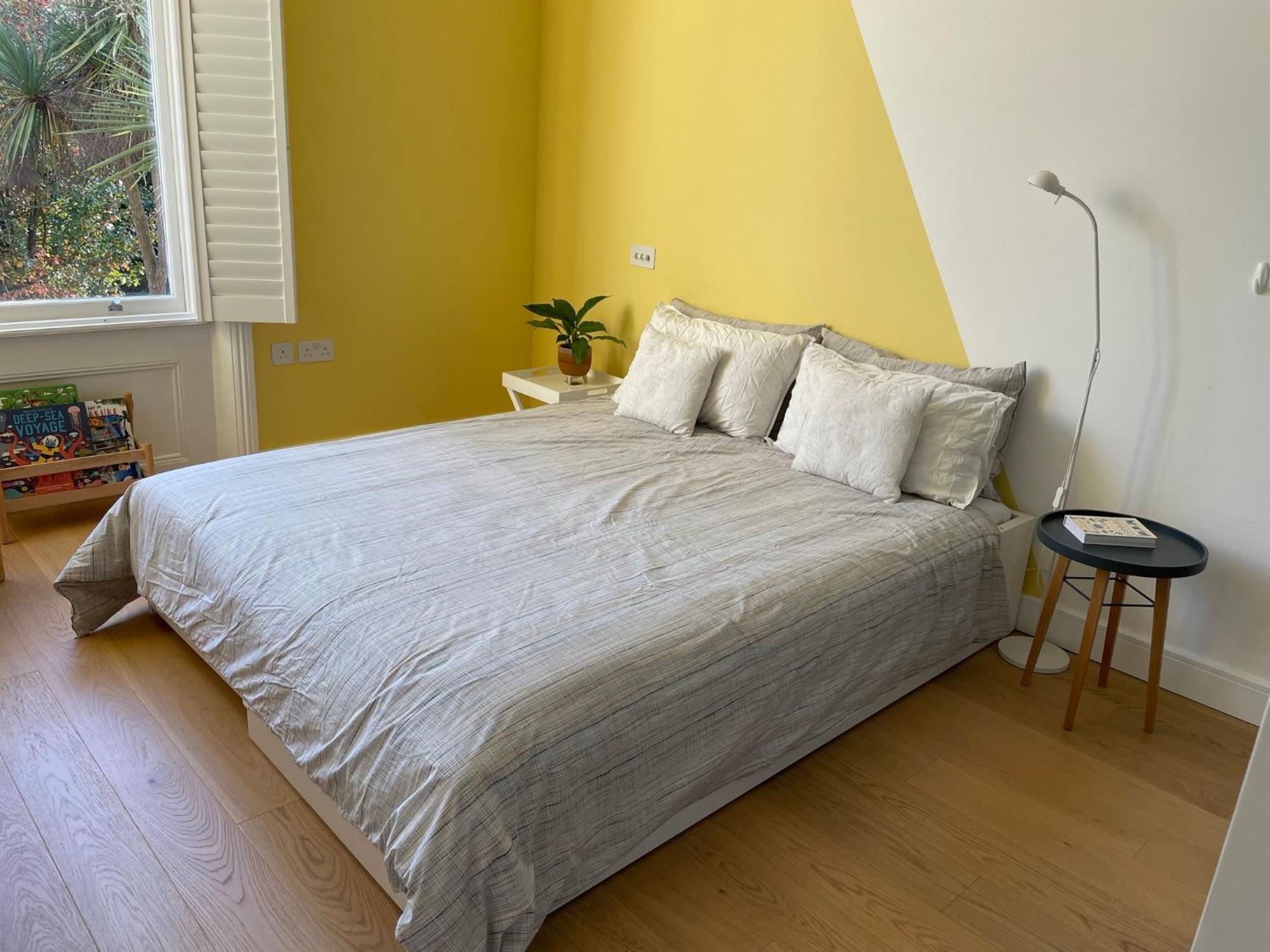 Spacious With Terrace London