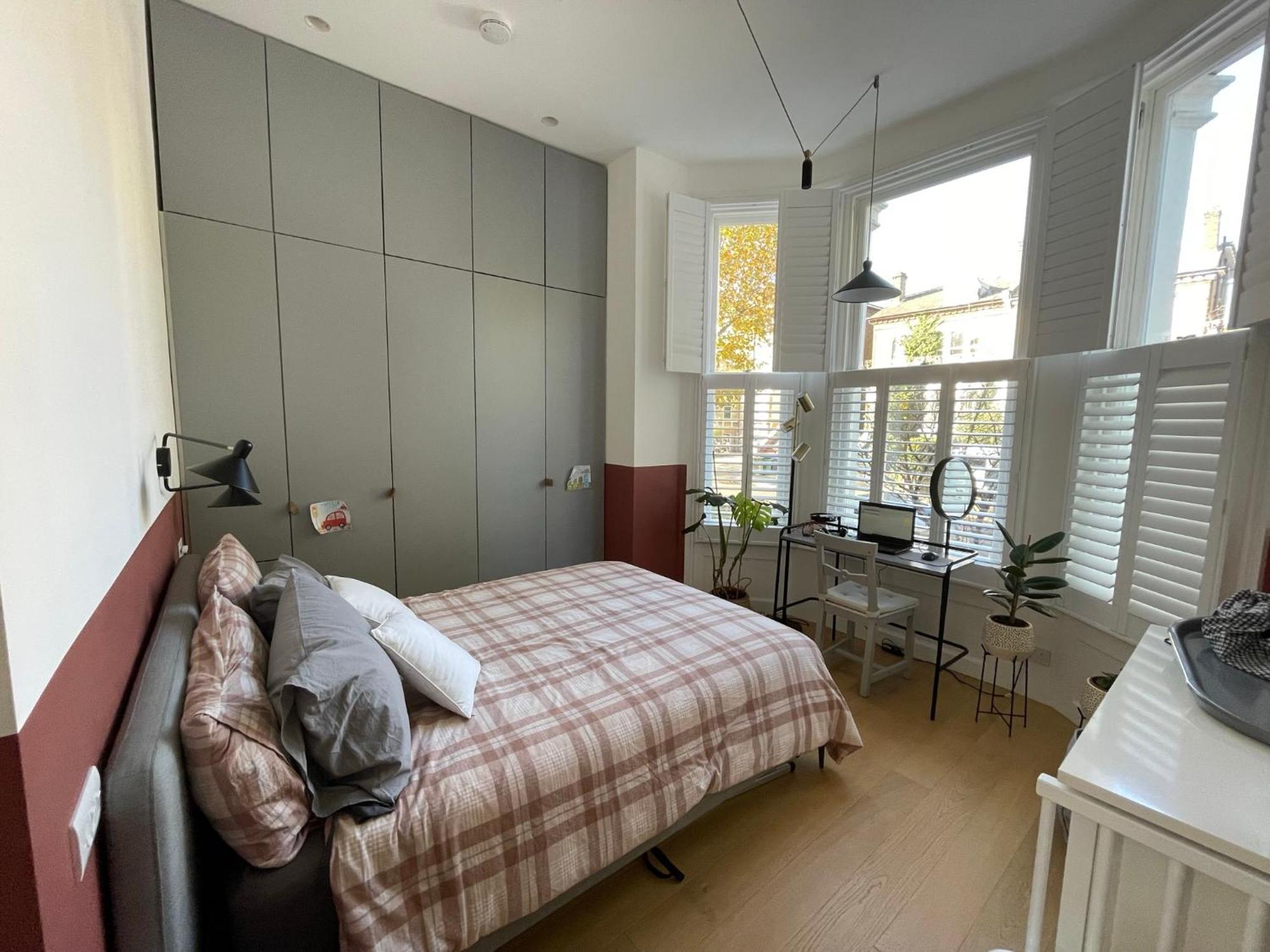Spacious With Terrace Apartment London