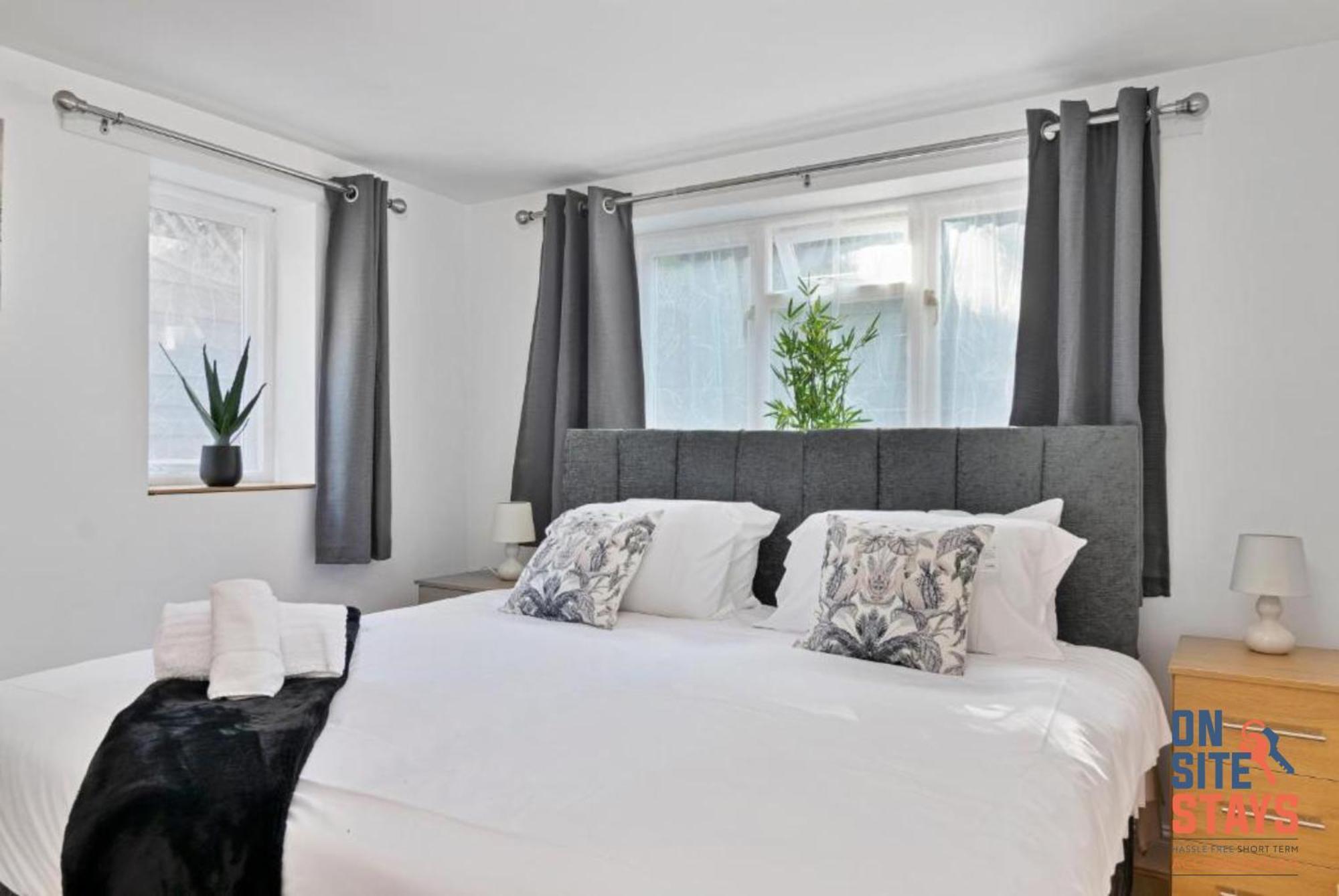 Onsitestays - Tranquil 2 Bedroom With Large Kitchen, Private Garden Near Wimbledon Station Londres